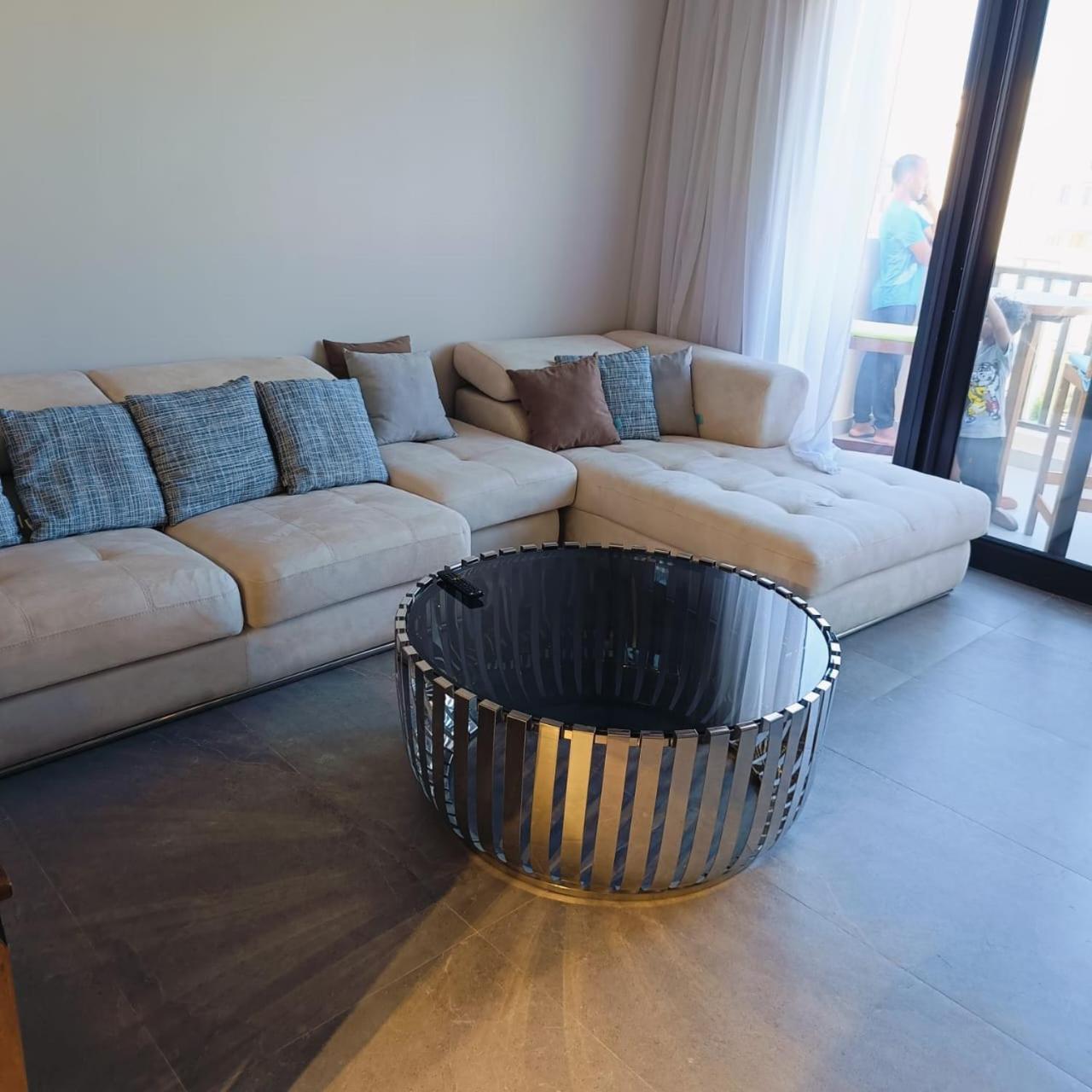 Nayah Stays, Luxurious bedroom in Fanadir Marina