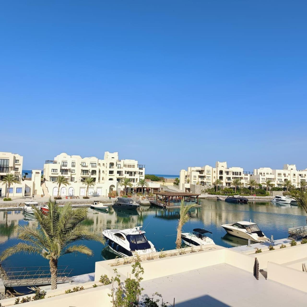 Nayah Stays, Luxurious bedroom in Fanadir Marina