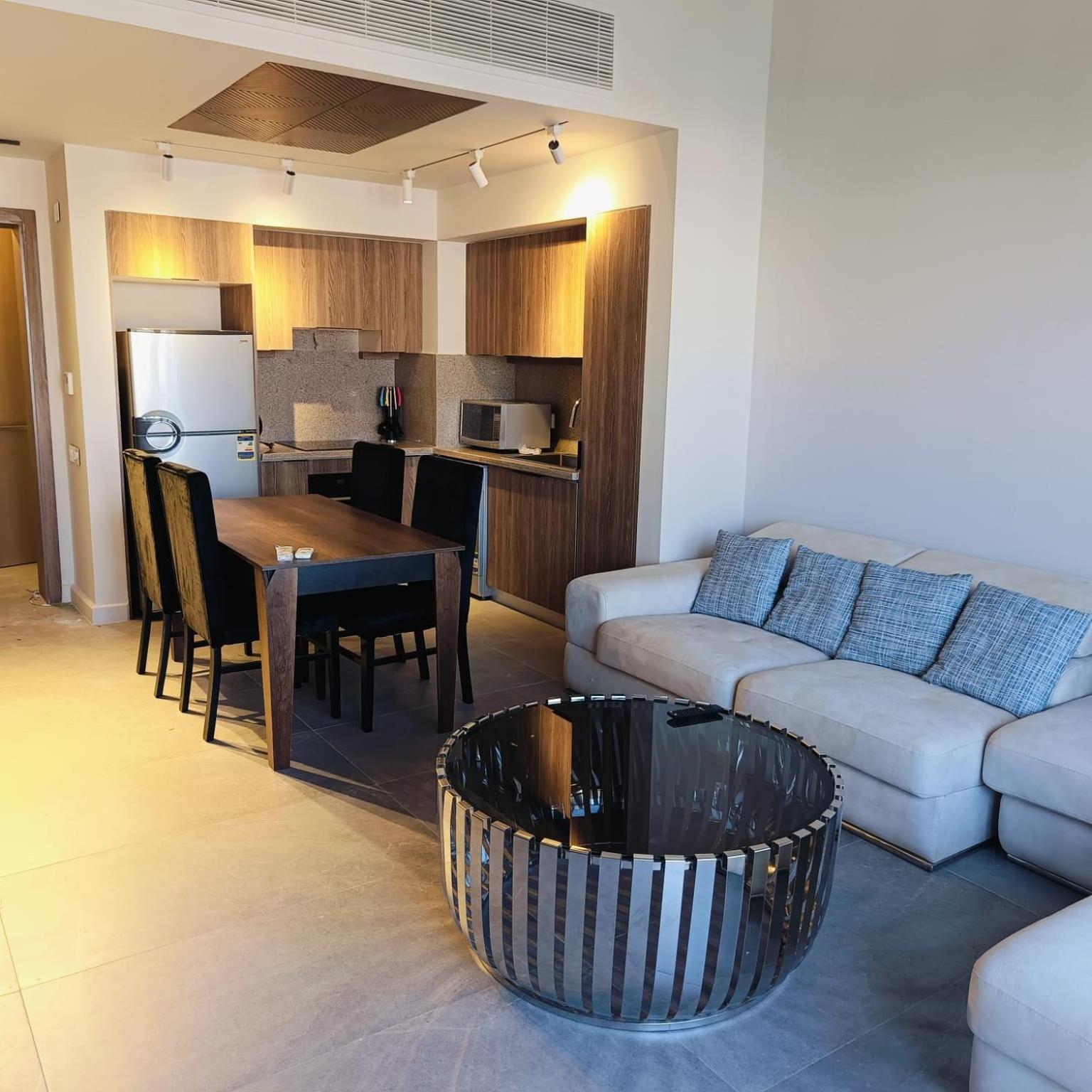 Nayah Stays, Luxurious bedroom in Fanadir Marina