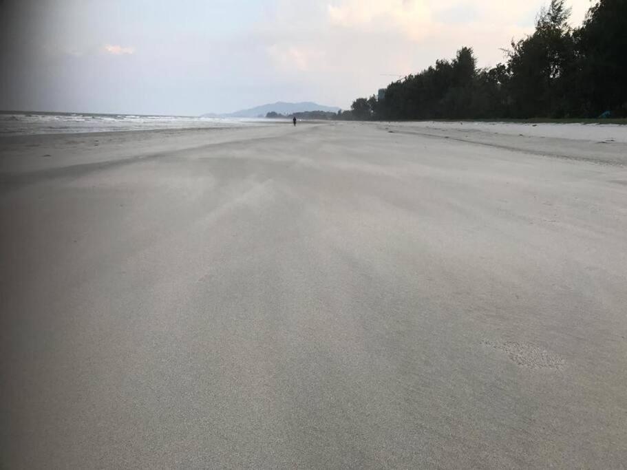 Kuantan Modern Seafront Family Staycation
