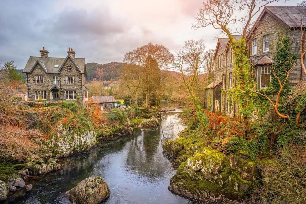 Apothecary Hall - Snowdonia
