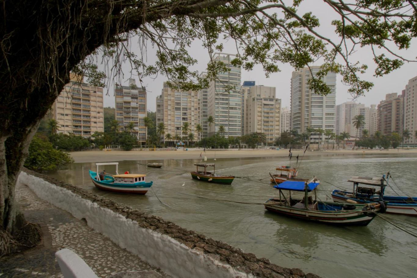 Otimo apto c WiFi a 700m da Praia do Tombo-Guaruja