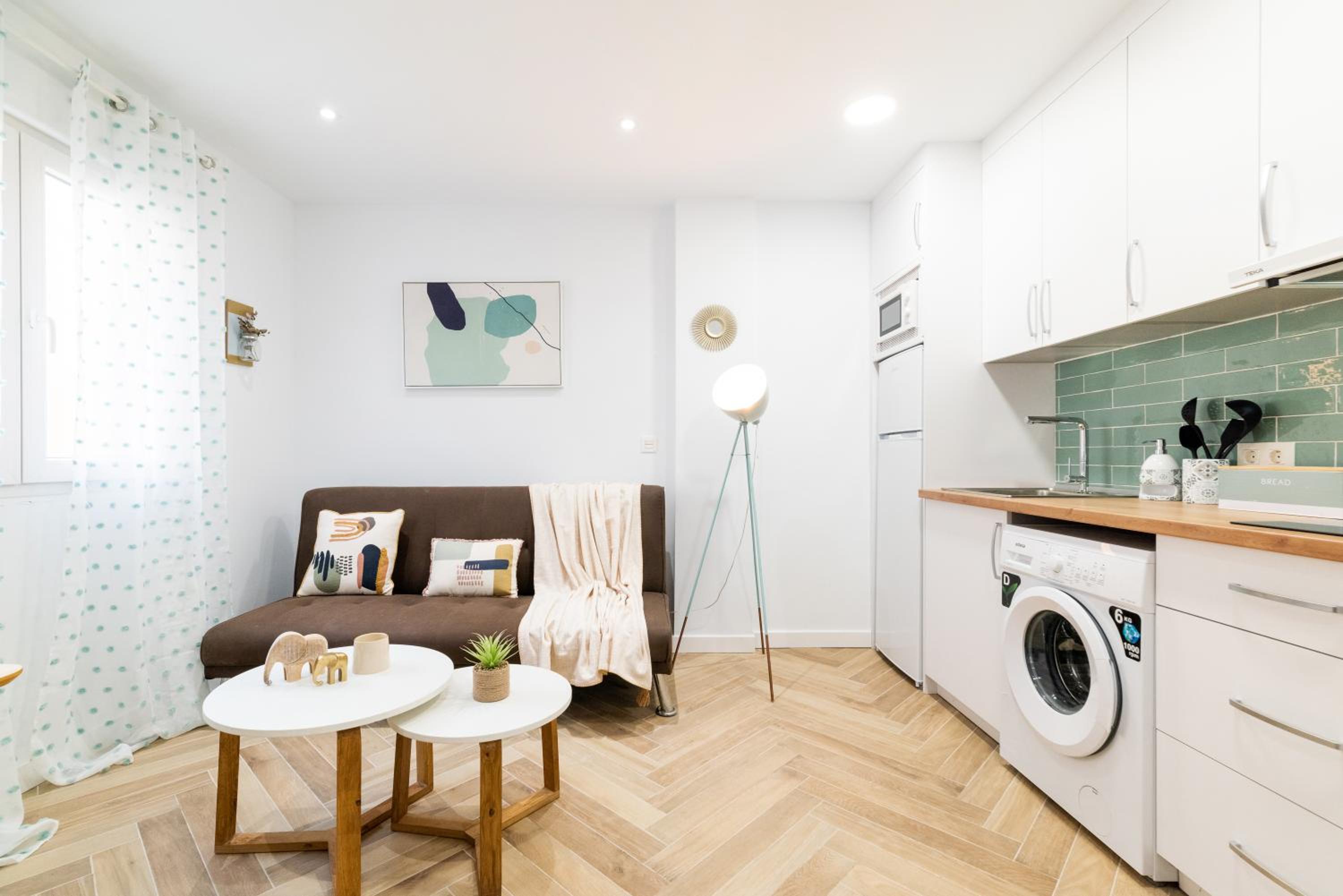 Rolando House, Free Parking