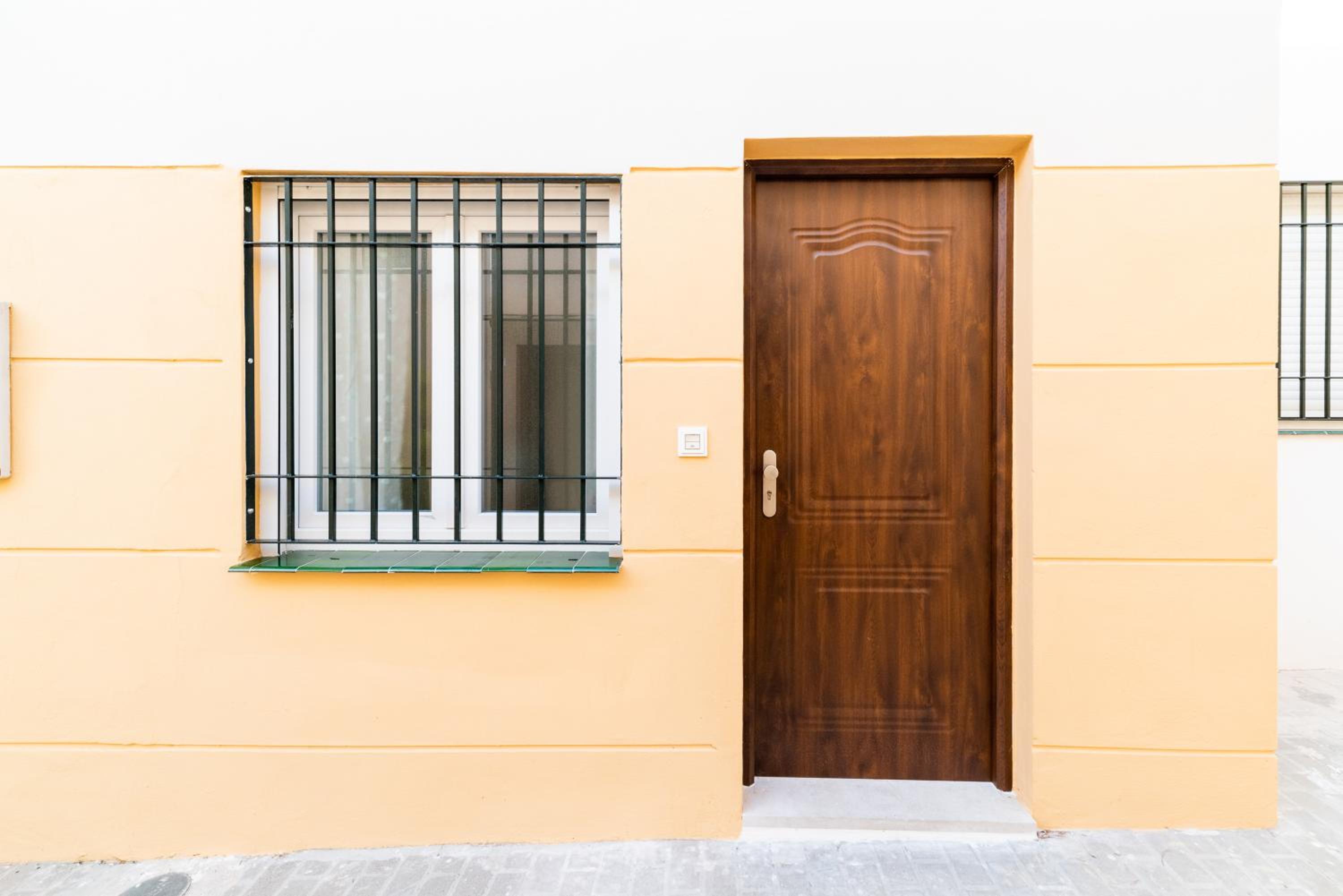 Rolando House, Free Parking