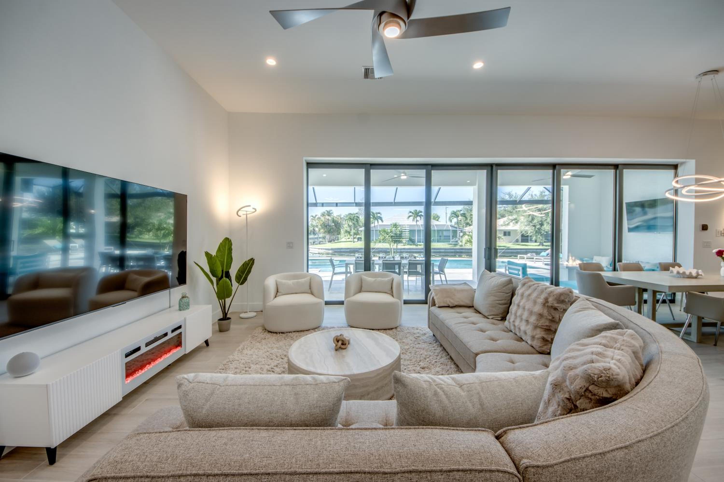 BRANDNEW Villa-PureSun at Canal intersection, heated saltwater pool and spa, facing south - Property Image 38