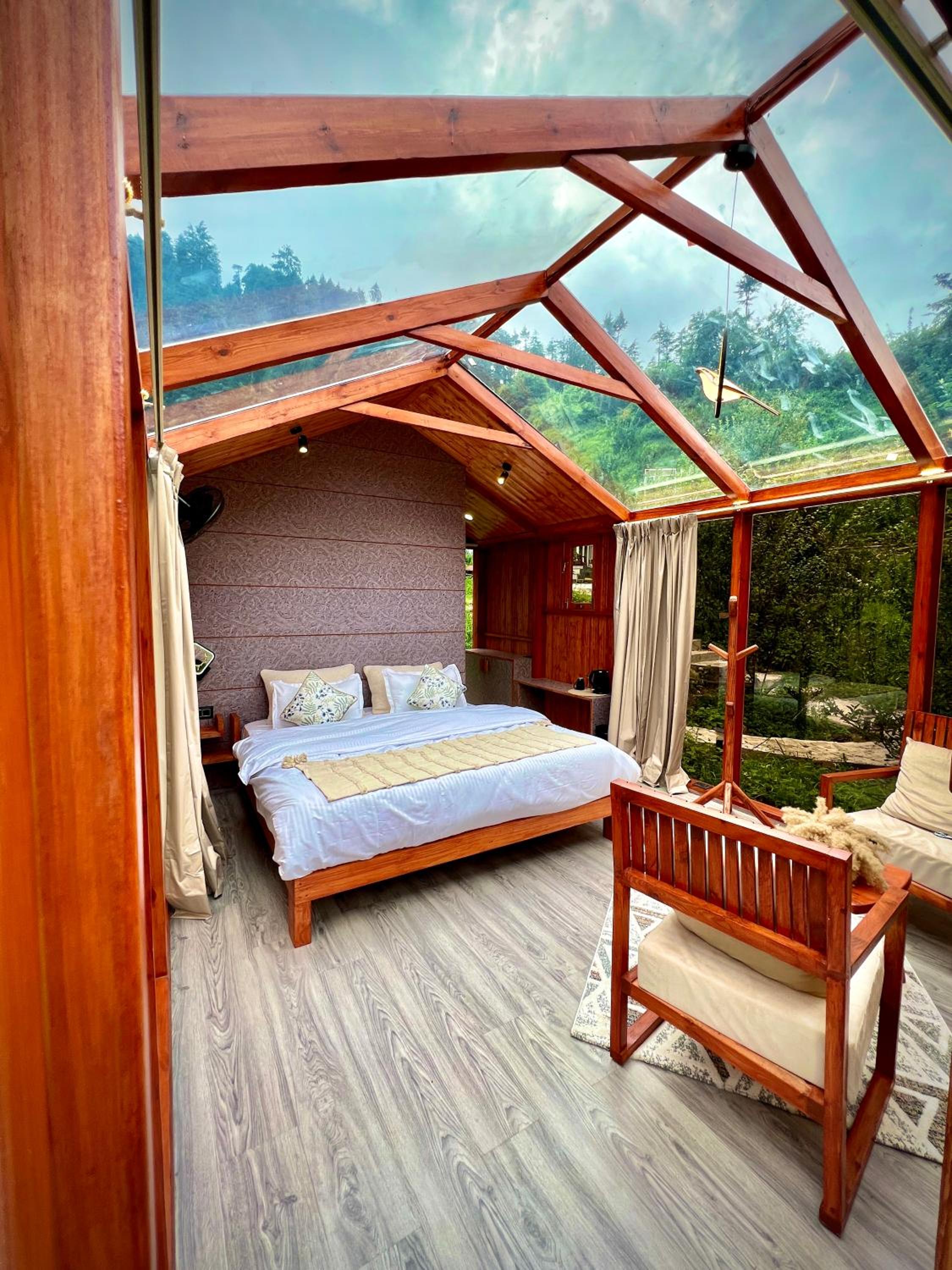 Glass Cabins by Urban Monk