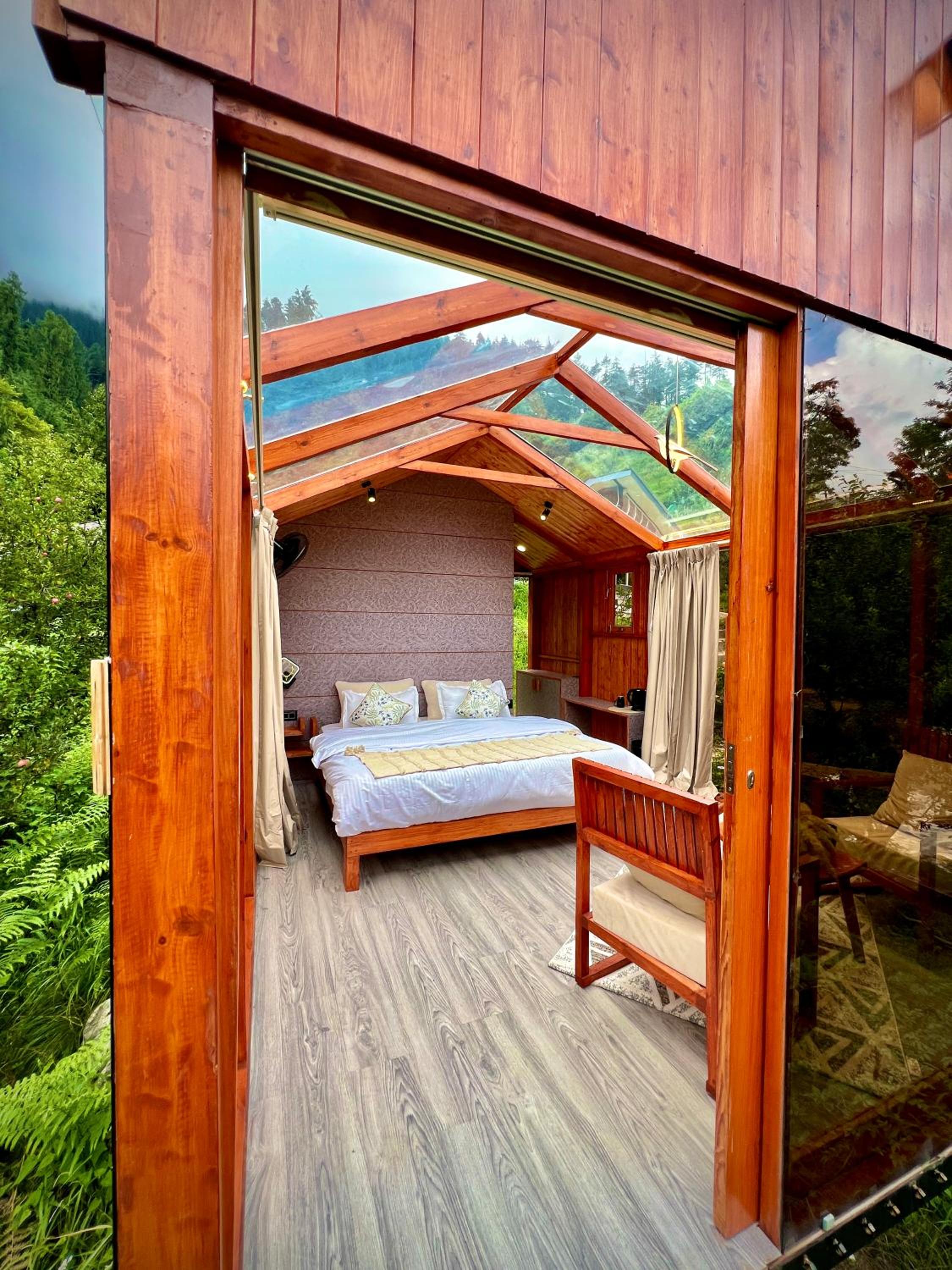 Glass Cabins by Urban Monk