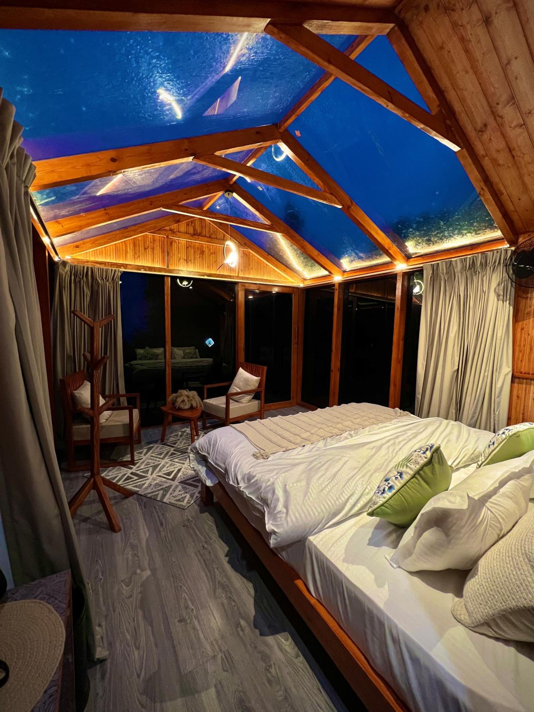 Glass Cabins by Urban Monk