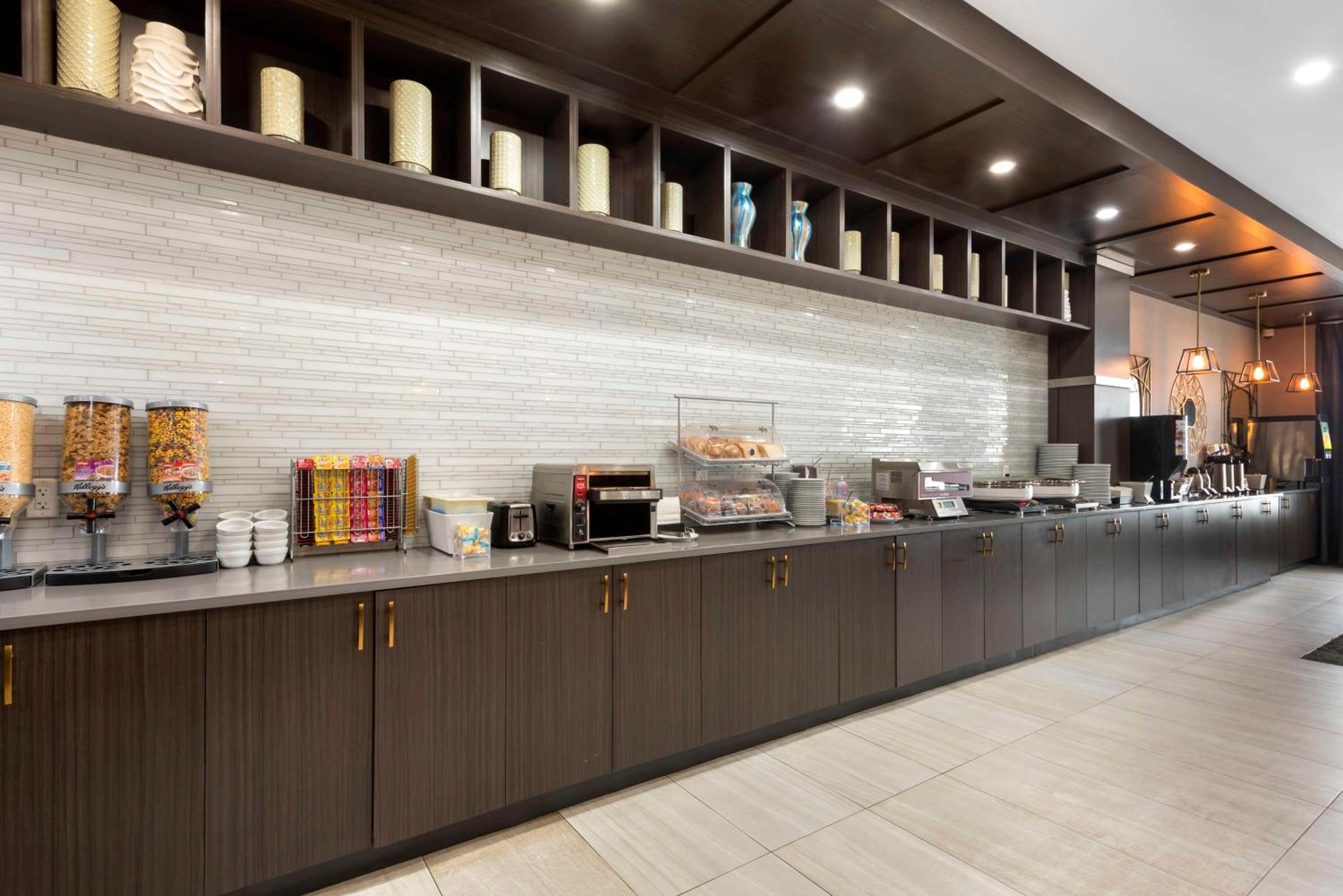 Medicine Hat Vacations - Best Western Premier Executive Residency Medicine Hat - Property Image 2