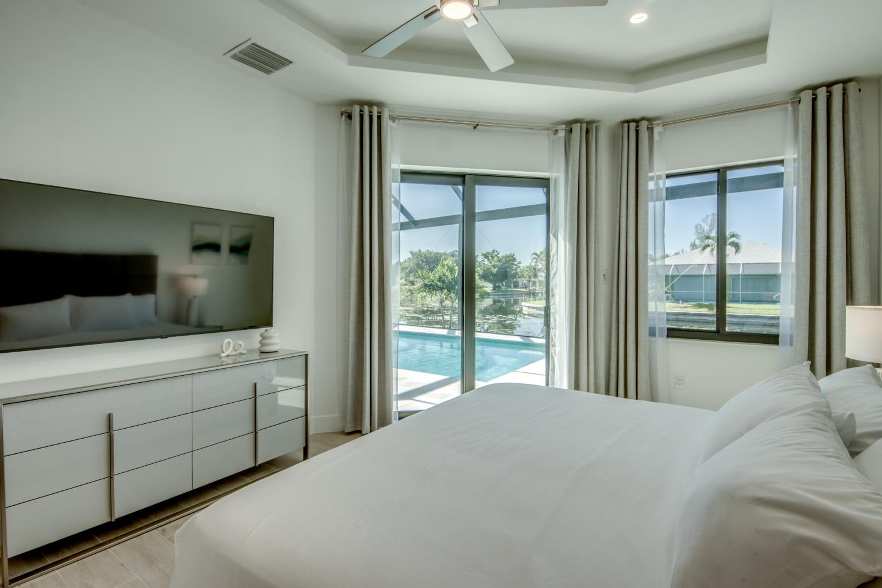 BRANDNEW Villa-PureSun at Canal intersection, heated saltwater pool and spa, facing south - Property Image 22