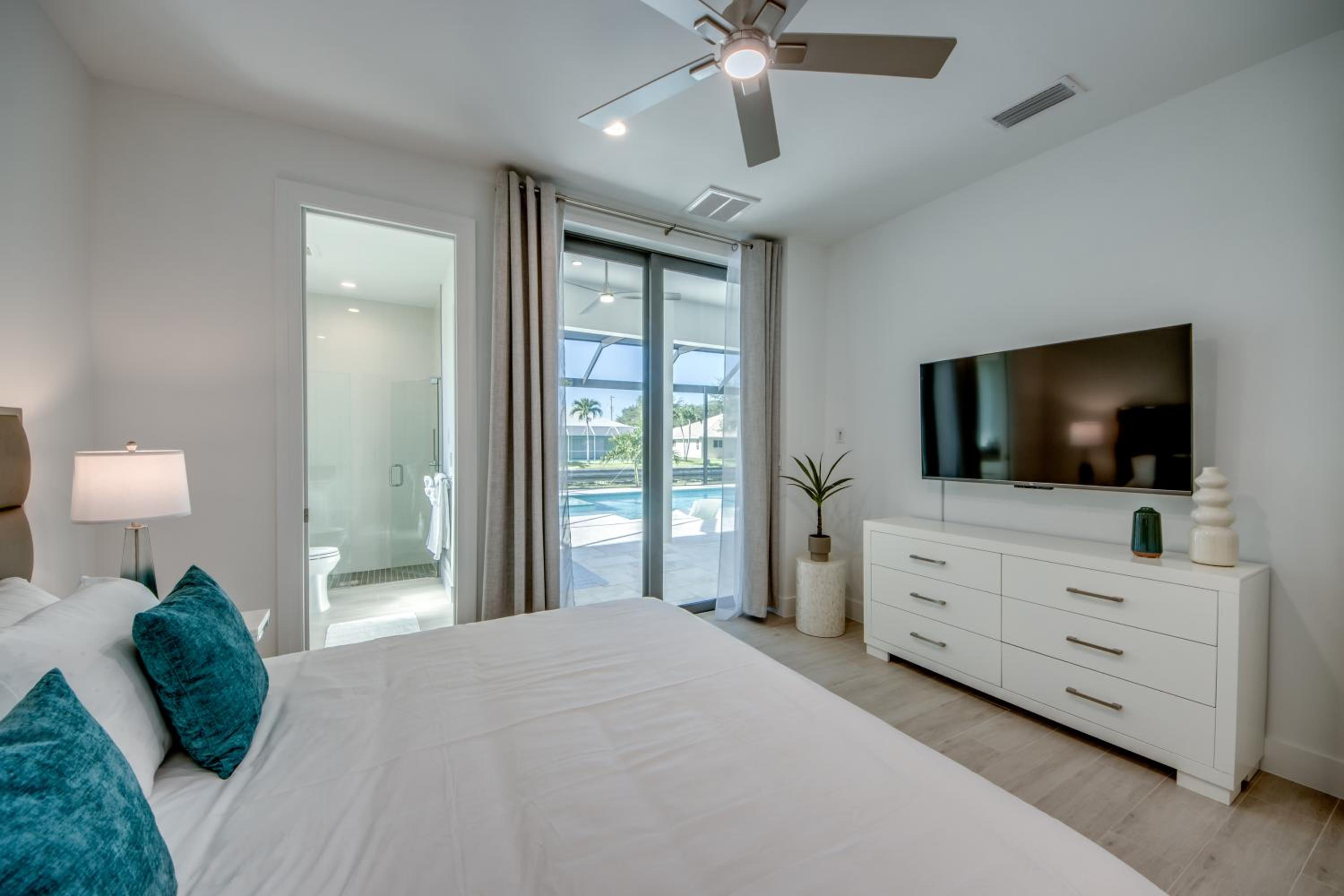 BRANDNEW Villa-PureSun at Canal intersection, heated saltwater pool and spa, facing south - Property Image 53