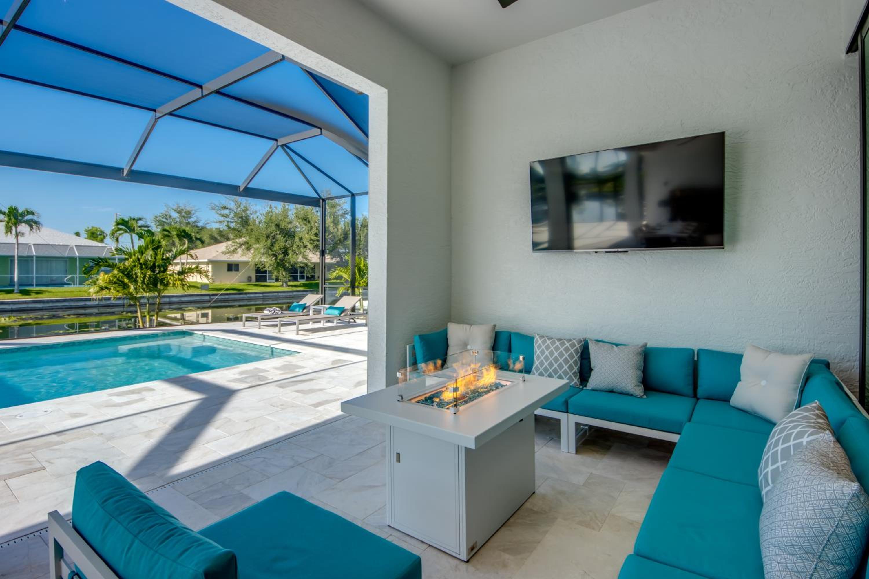 BRANDNEW Villa-PureSun at Canal intersection, heated saltwater pool and spa, facing south - Property Image 9