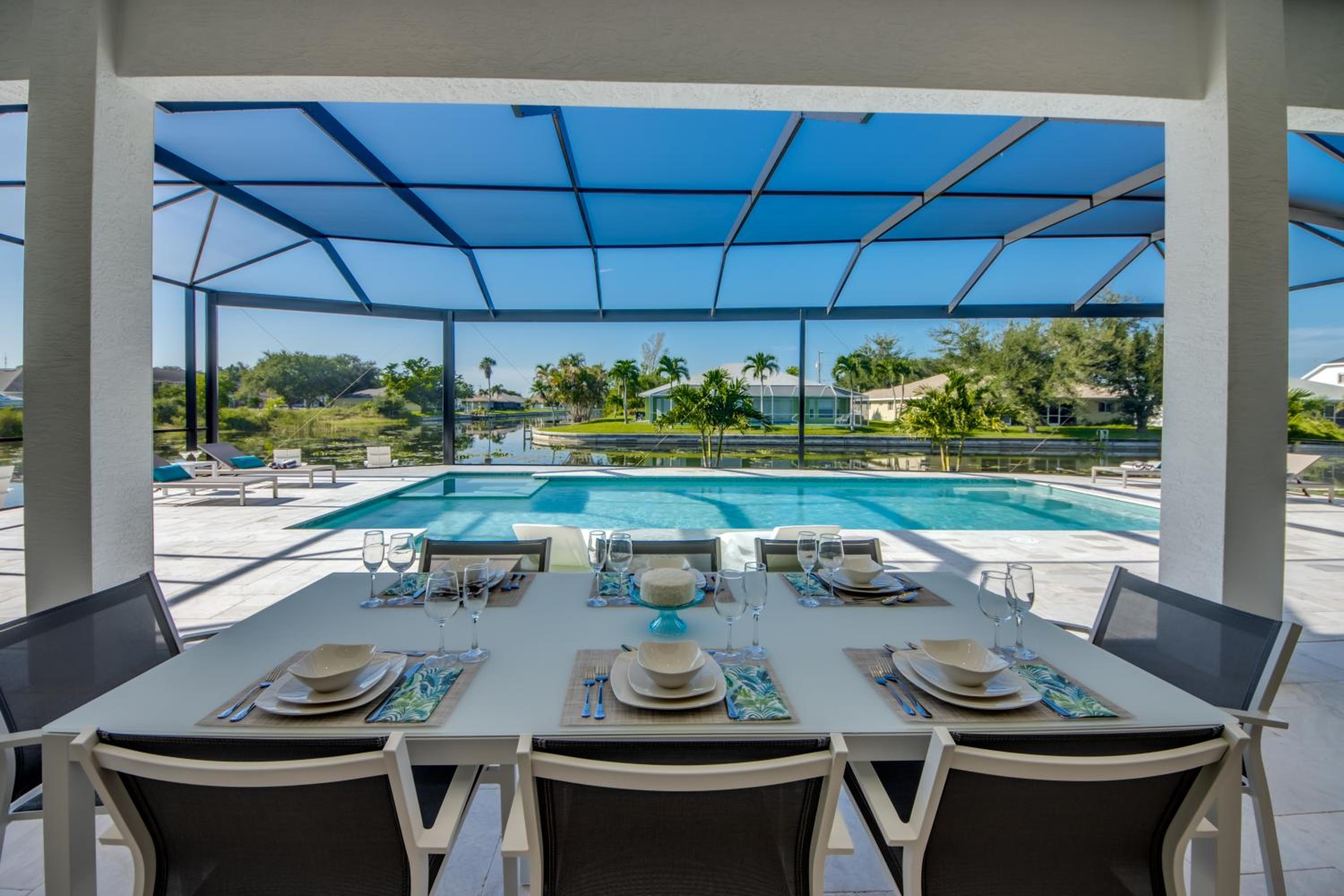 BRANDNEW Villa-PureSun at Canal intersection, heated saltwater pool and spa, facing south - Property Image 16