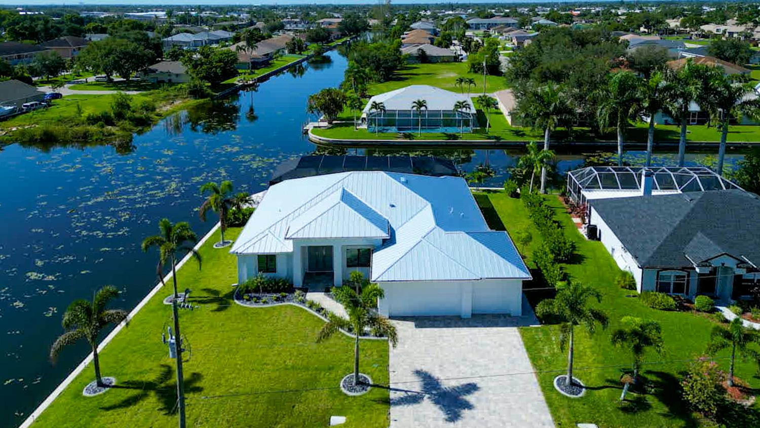 BRANDNEW Villa-PureSun at Canal intersection, heated saltwater pool and spa, facing south - Property Image 13