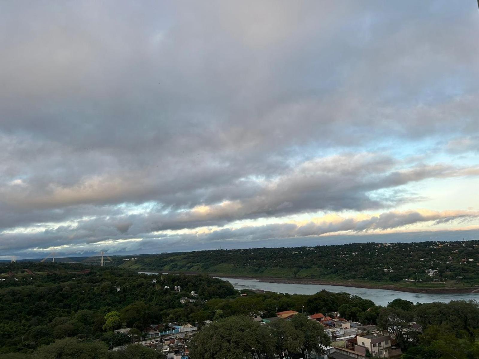 Grande apartamento no centro de Foz do Iguaçu