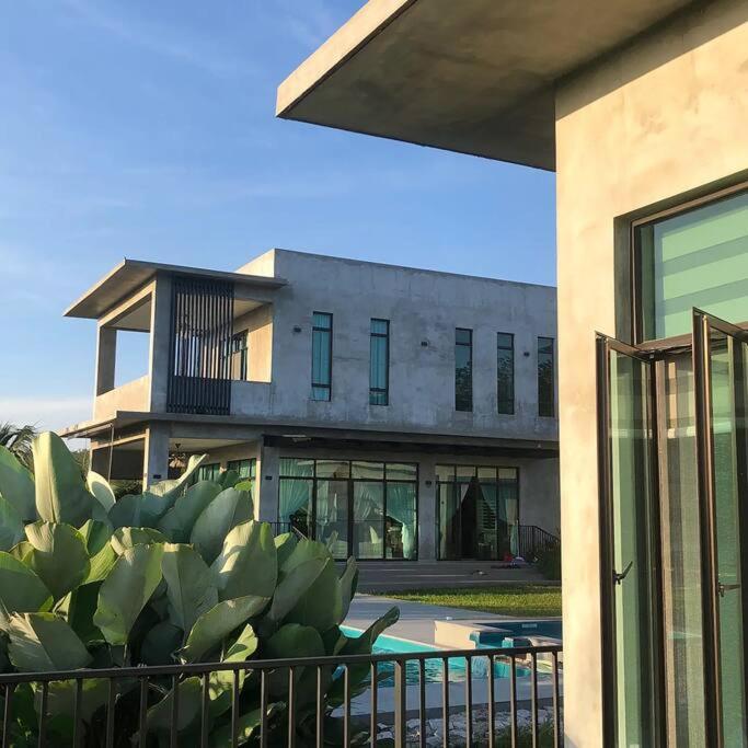 U House Exclusive Retreat in Alor Gajah