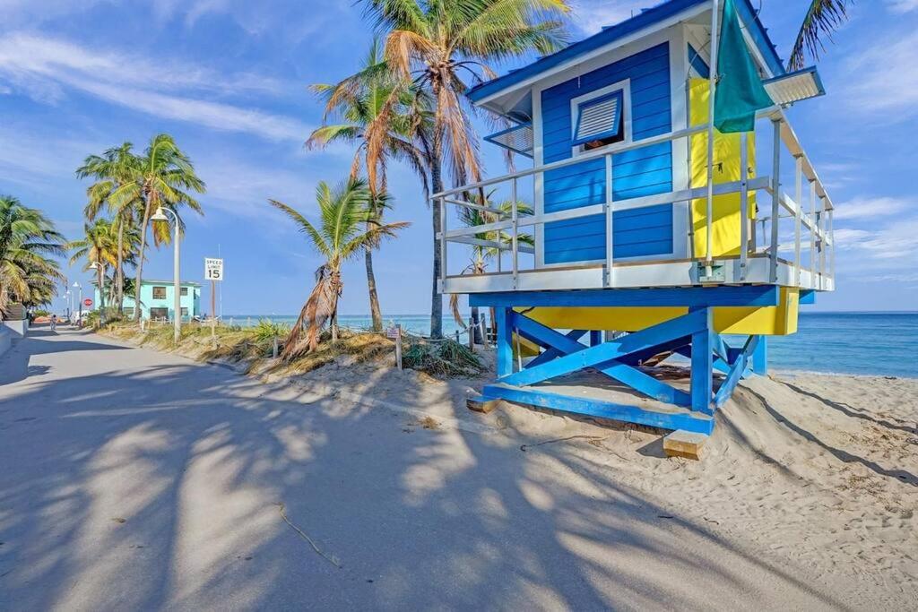 Hollywood Beach Vacation Spot, Pool, Beachwalk view 5