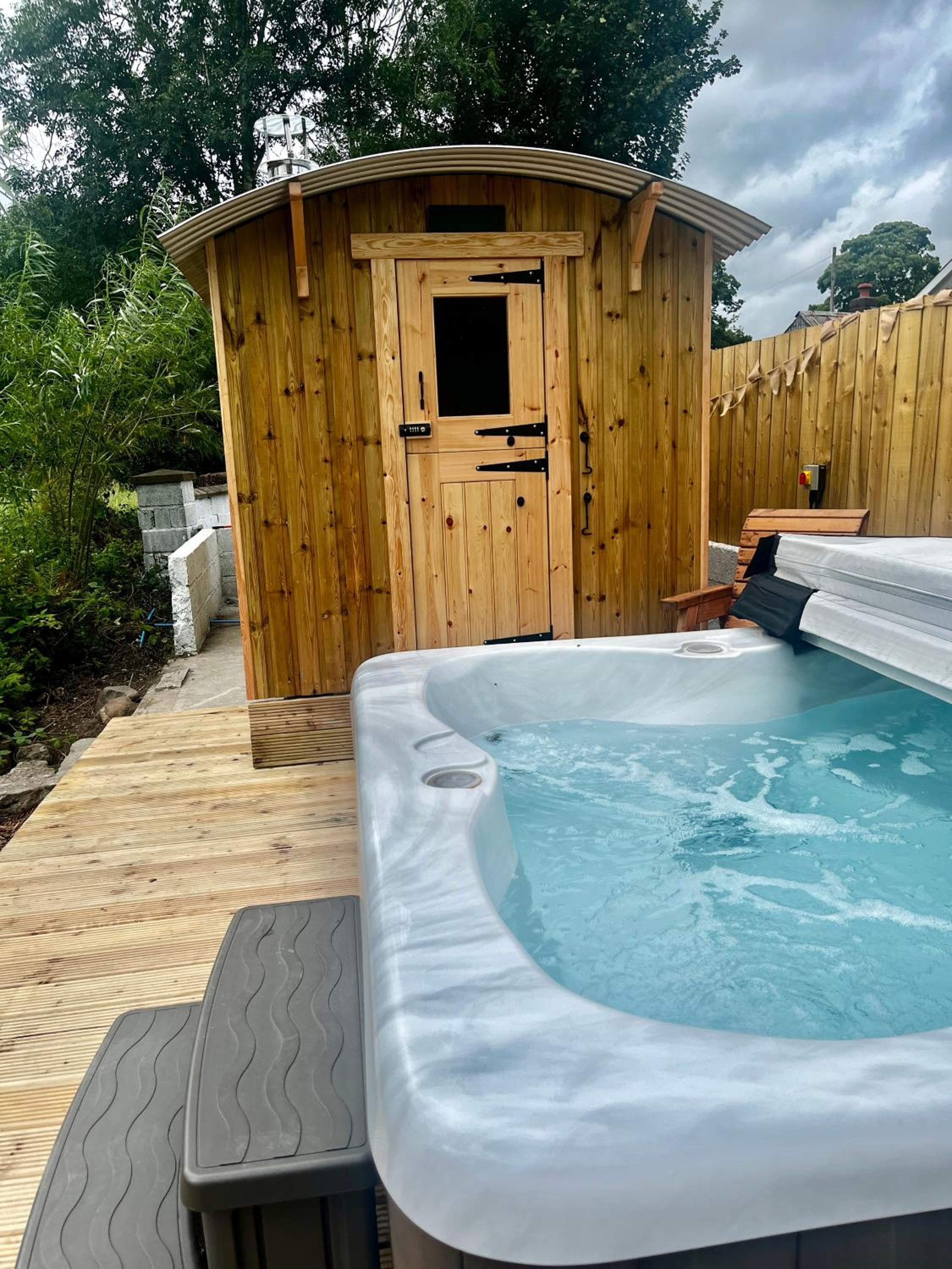 Hotel Little Dolwen - Sioned