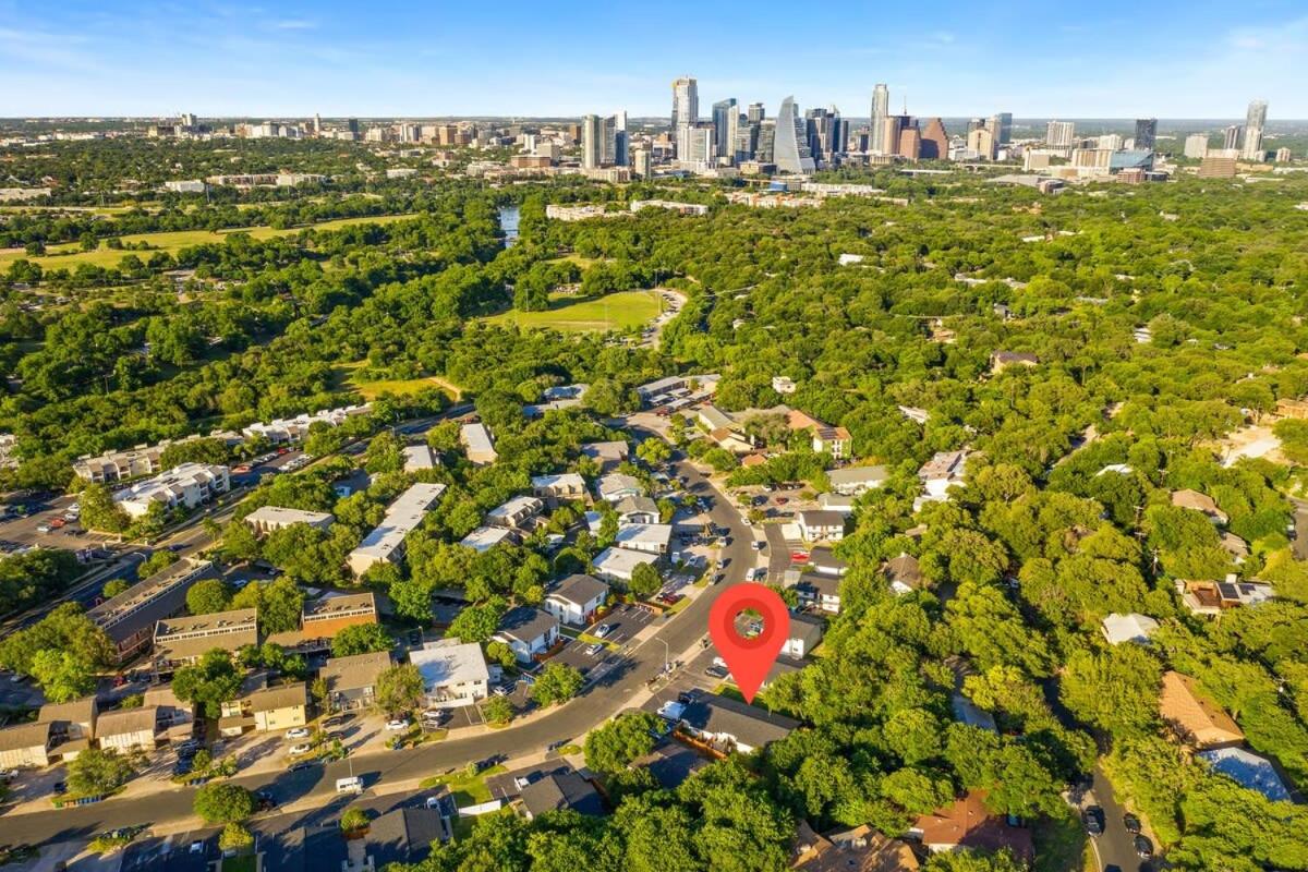 Zilker Haus Bungalow Walk to Zilker view 5