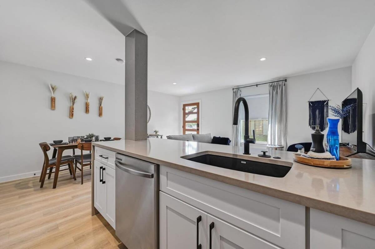 Zilker Bungalow Pet Friendly