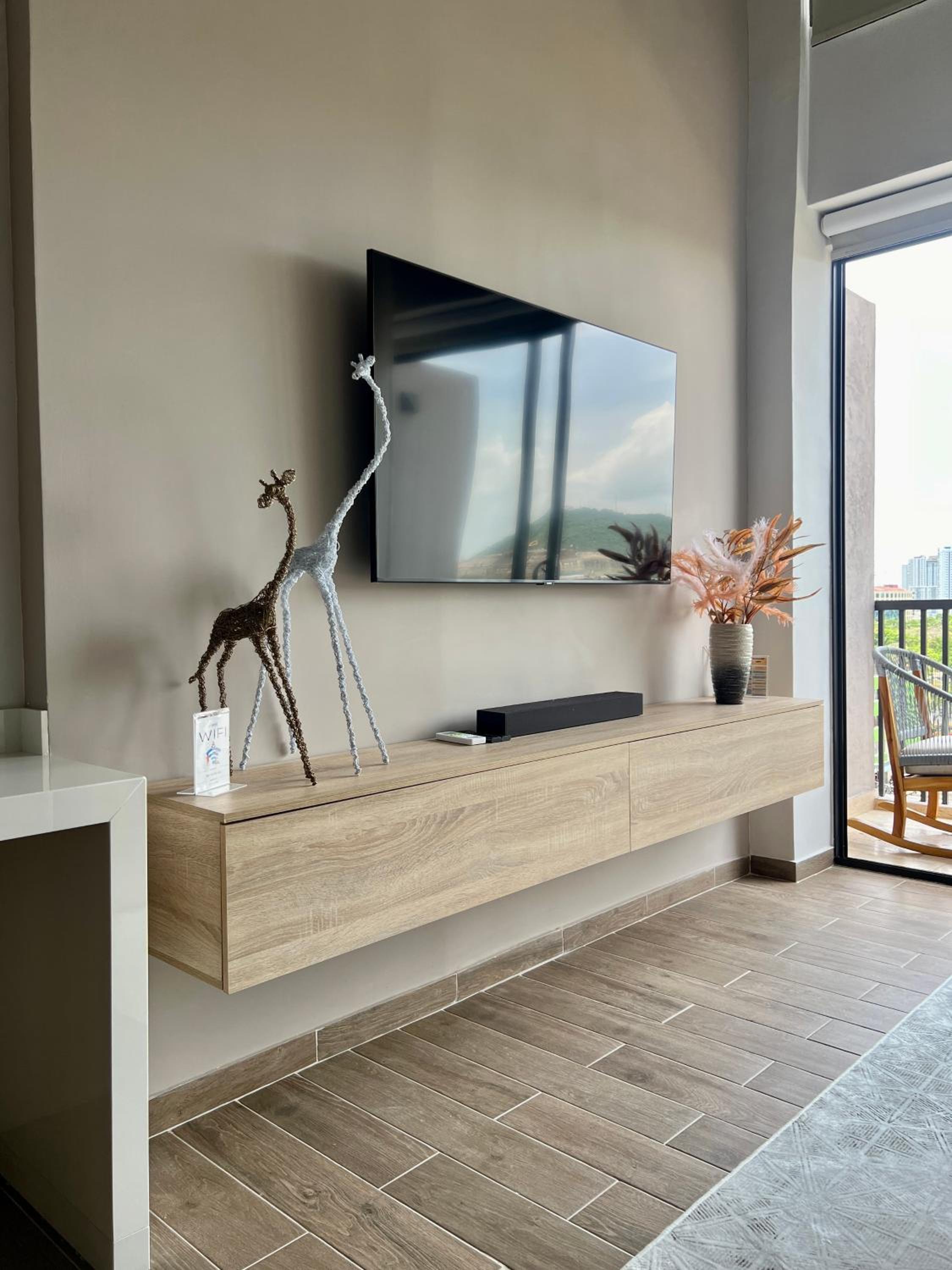 Beautiful! Brand New Apt old town