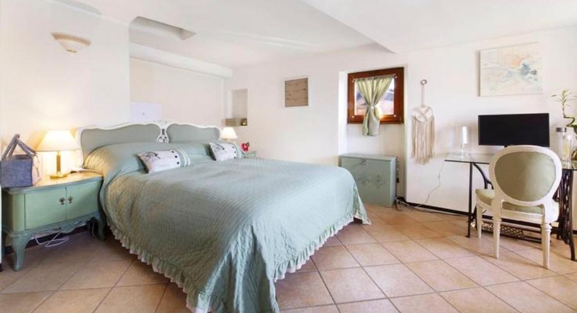 The Boards House on Lake Como - House or Master bedroom only
