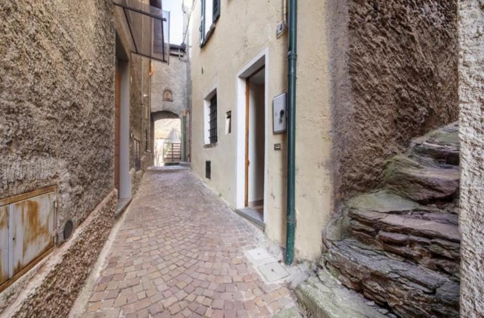 The Boards House on Lake Como - House or Master bedroom only