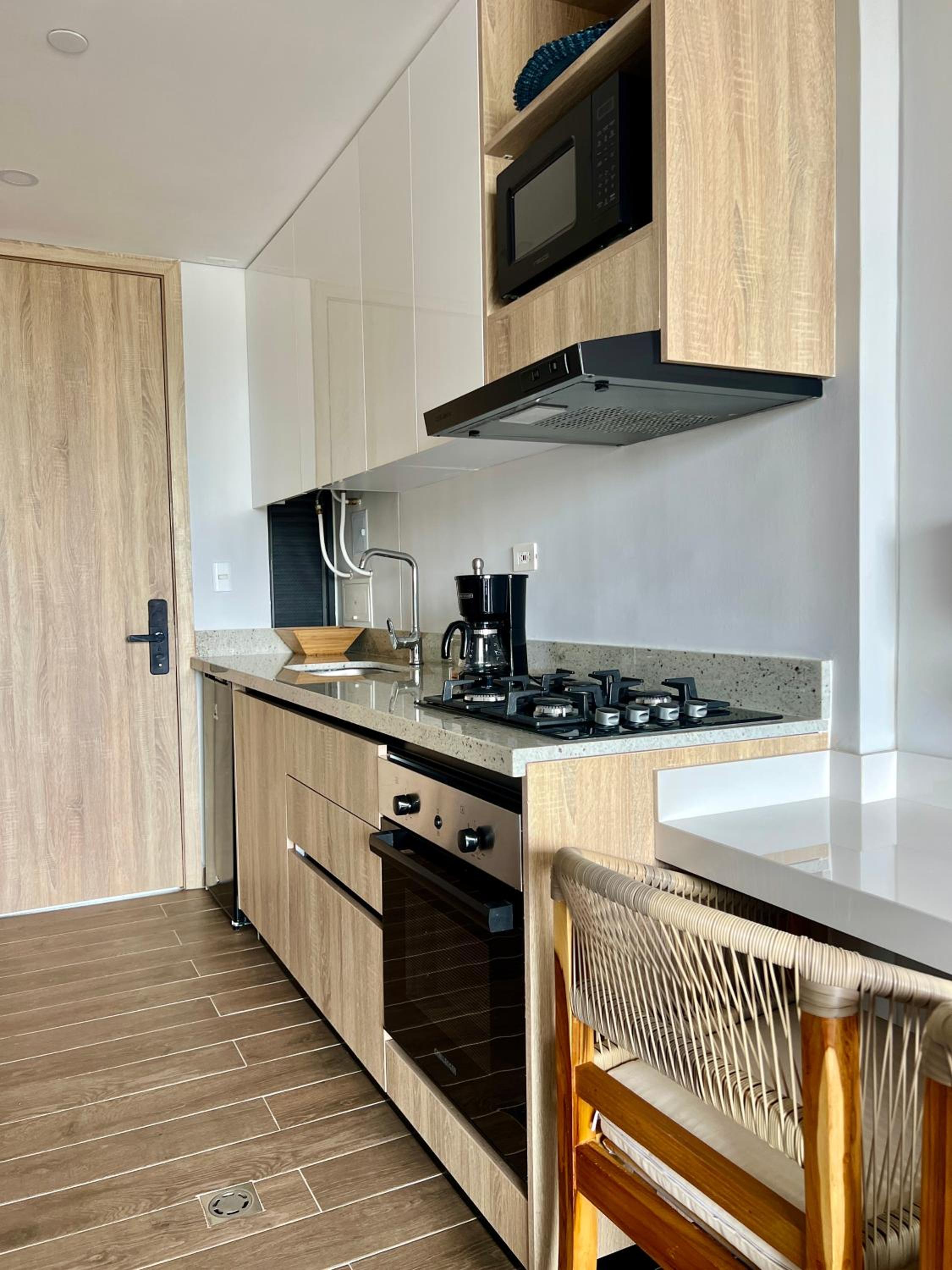 Beautiful! Brand New Apt old town