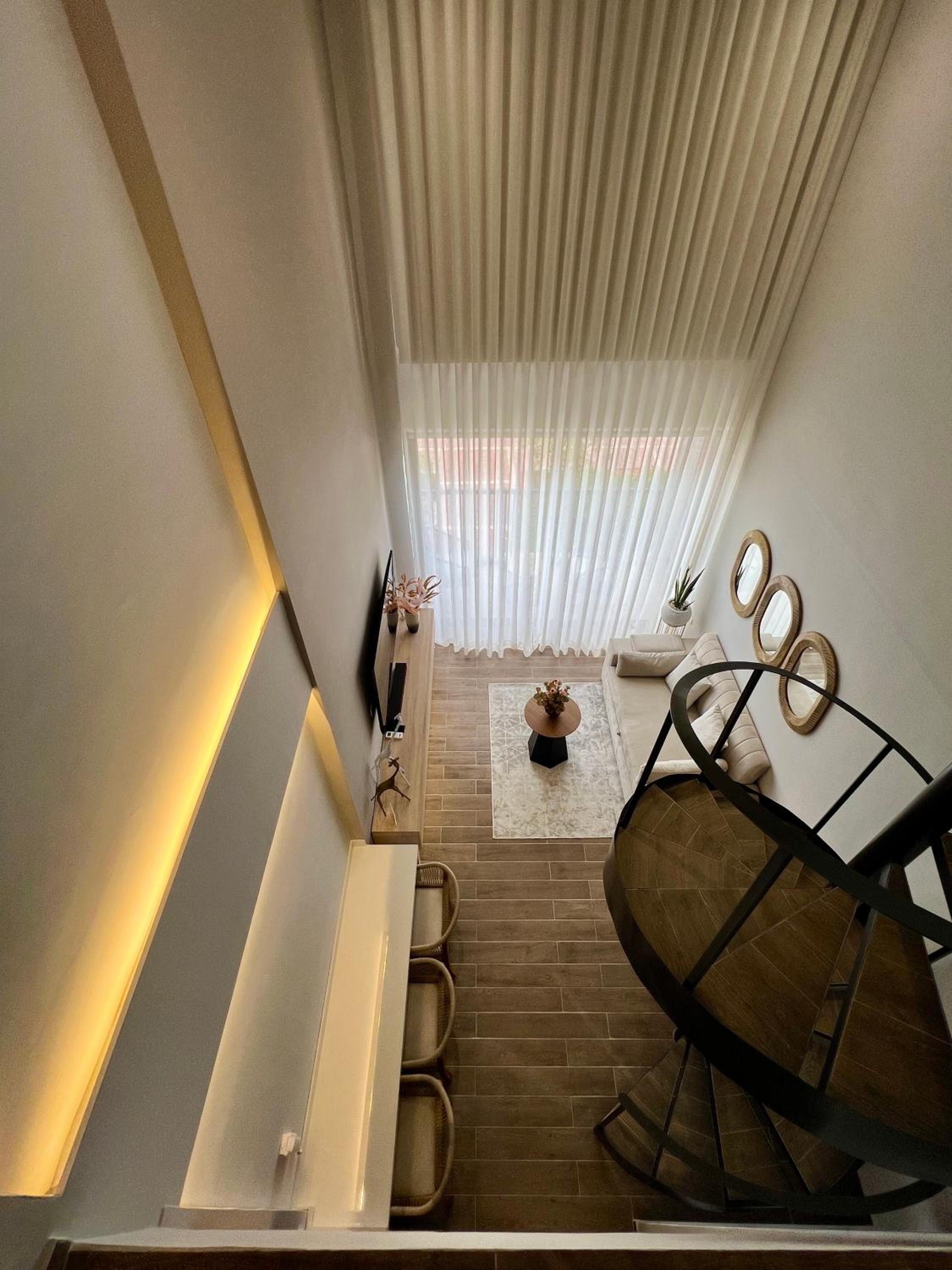 Beautiful! Brand New Apt old town