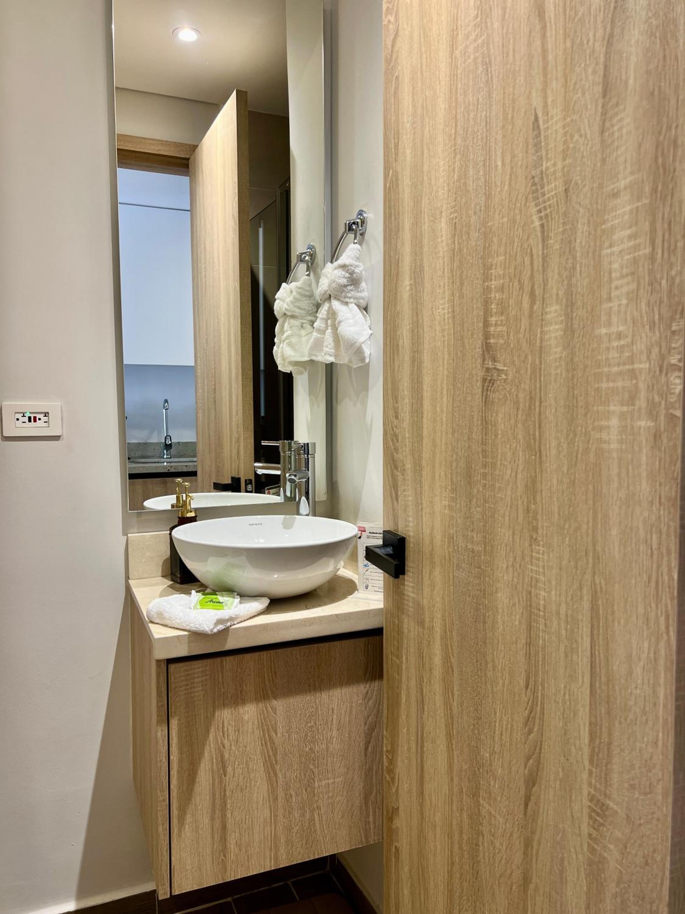 Beautiful! Brand New Apt old town