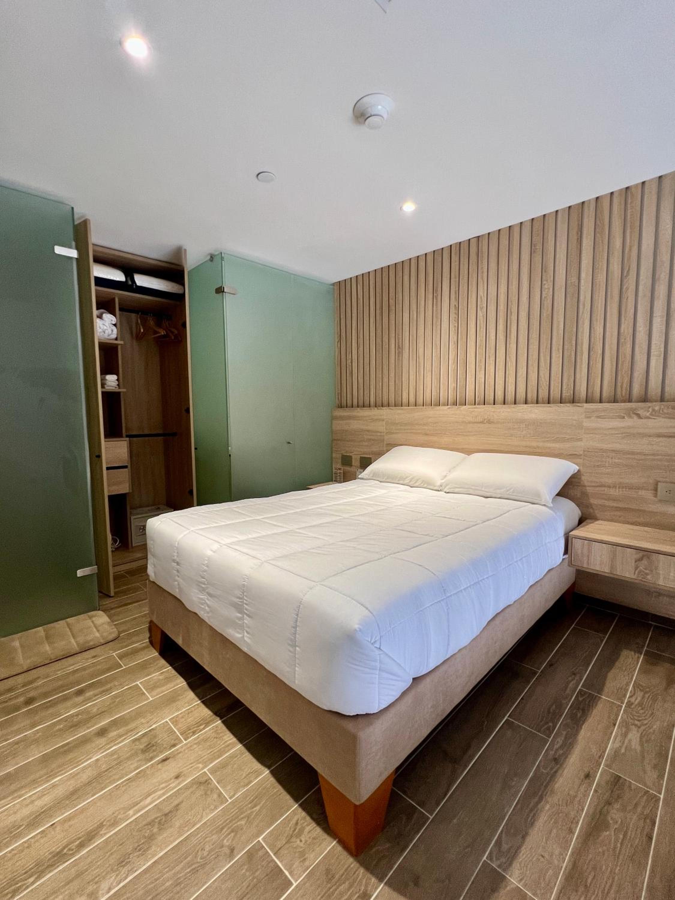 Beautiful! Brand New Apt old town