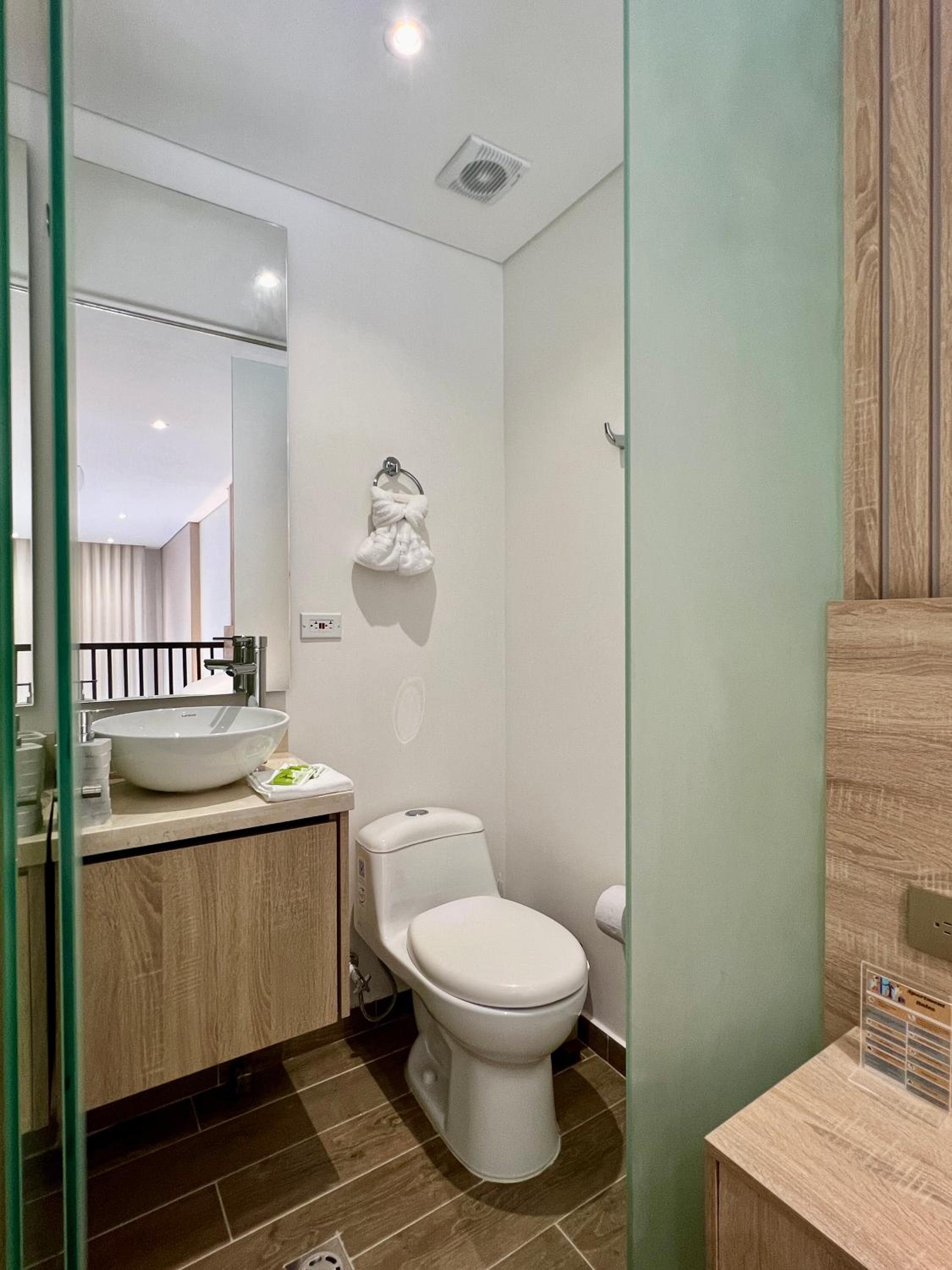 Beautiful! Brand New Apt old town