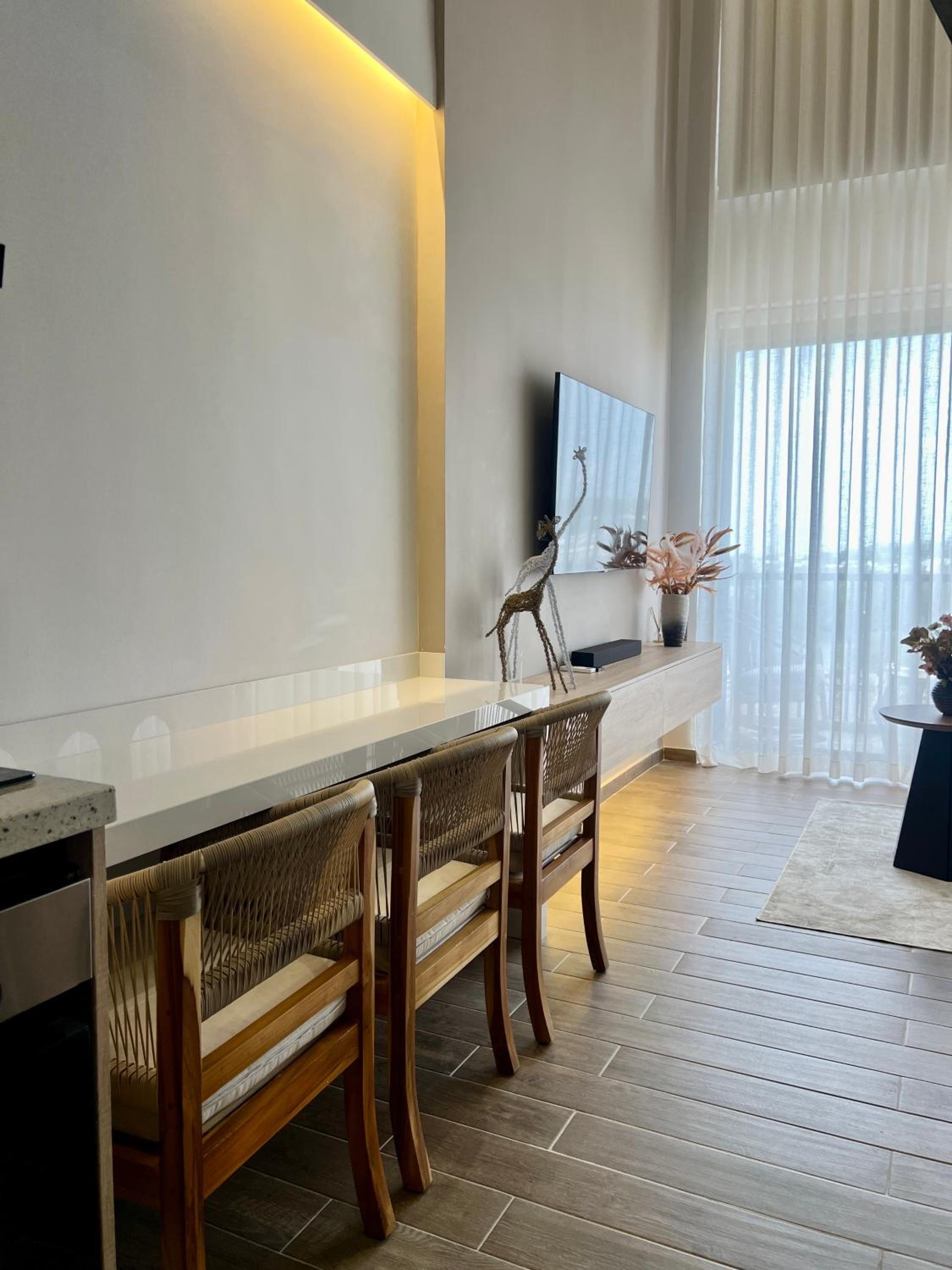 Beautiful! Brand New Apt old town