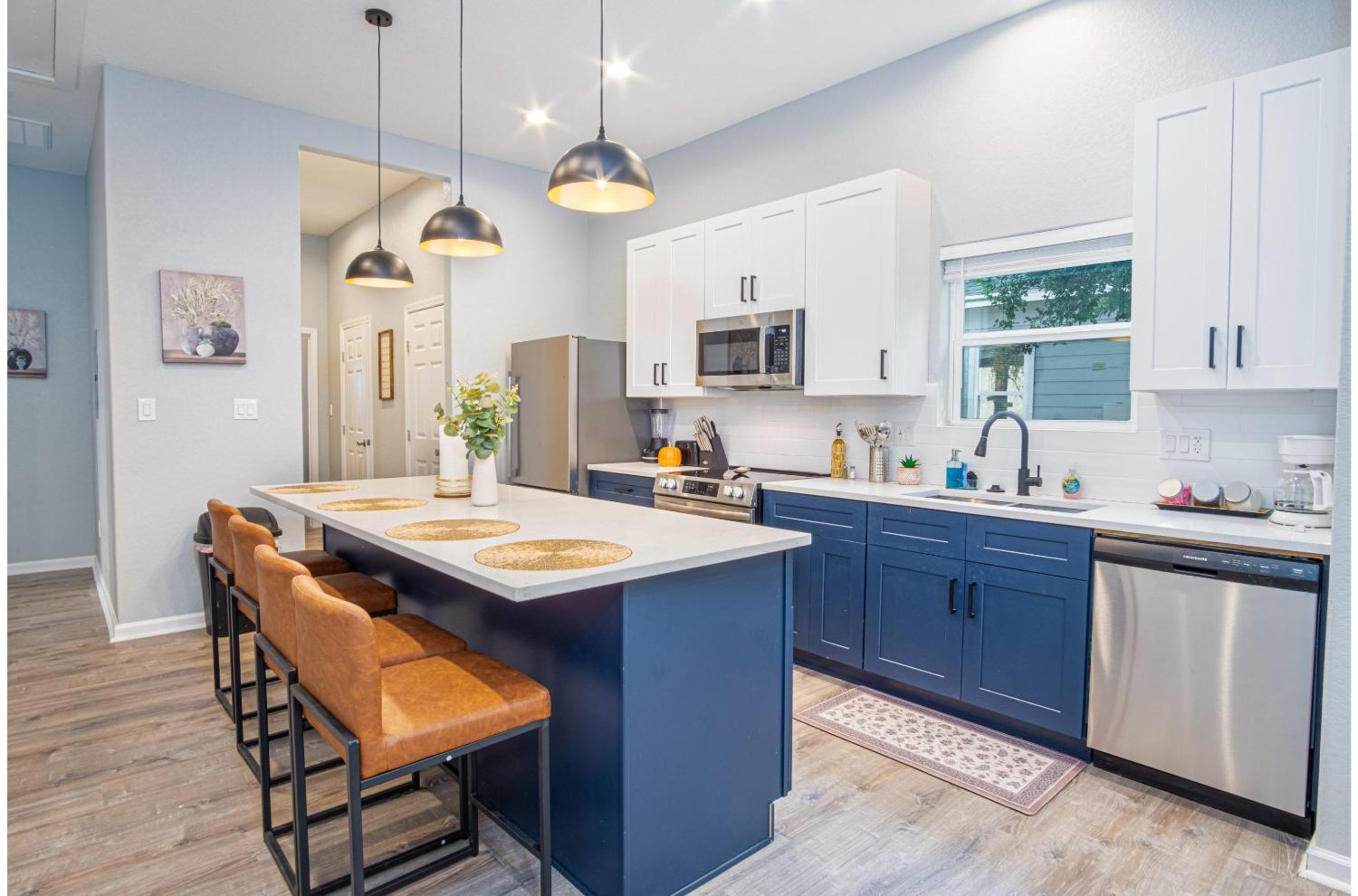 Experience Convenience w 4BR Plus 2 and 1 half Baths Near Alamodome view 2