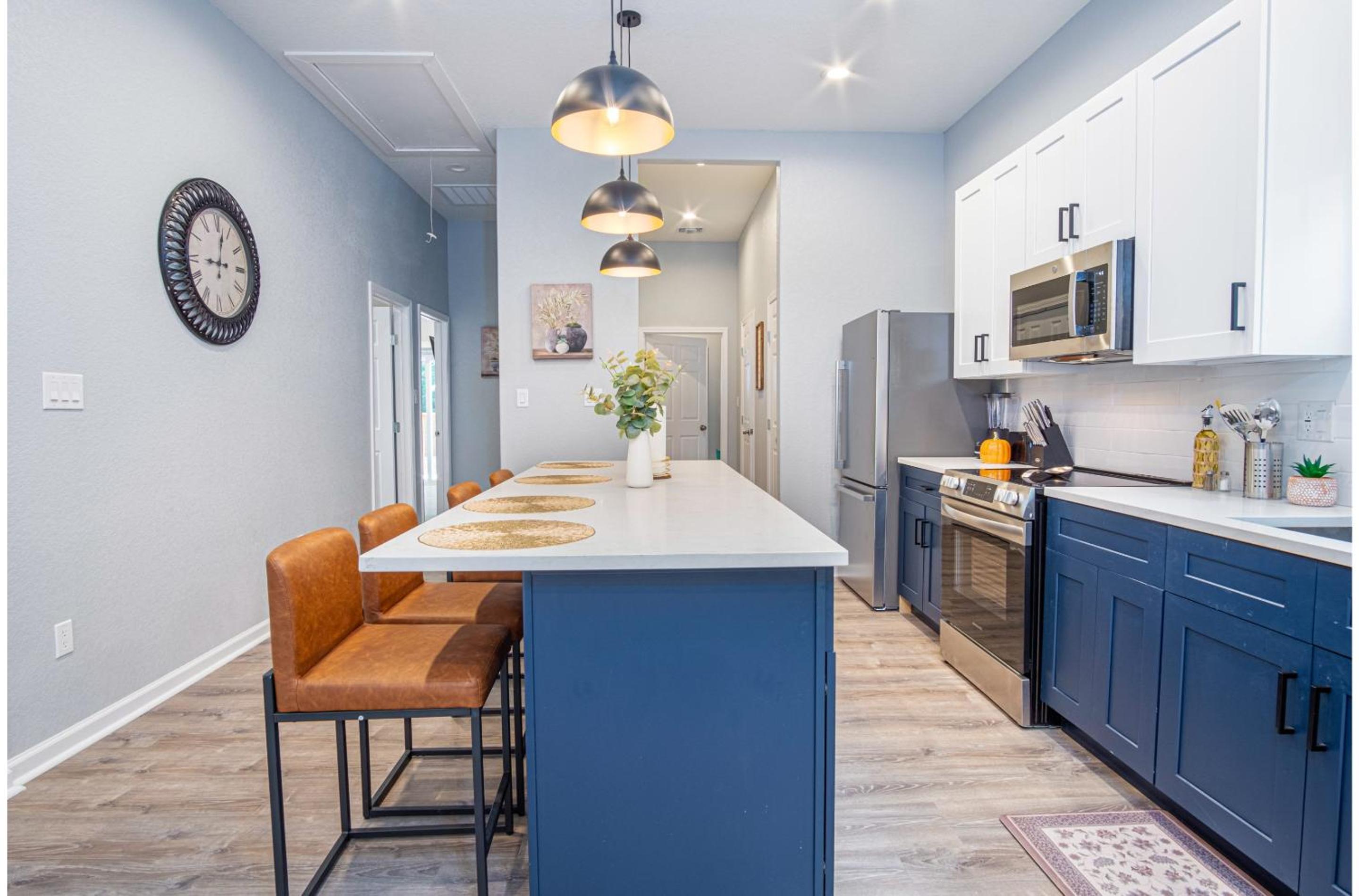 Experience Convenience w 4BR Plus 2 and 1 half Baths Near Alamodome view 3