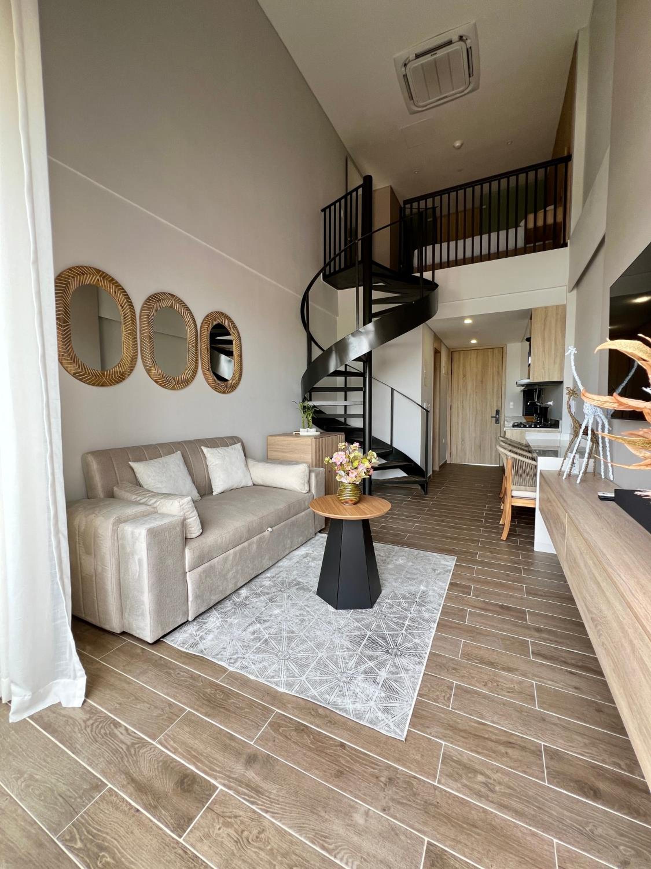 Beautiful! Brand New Apt old town