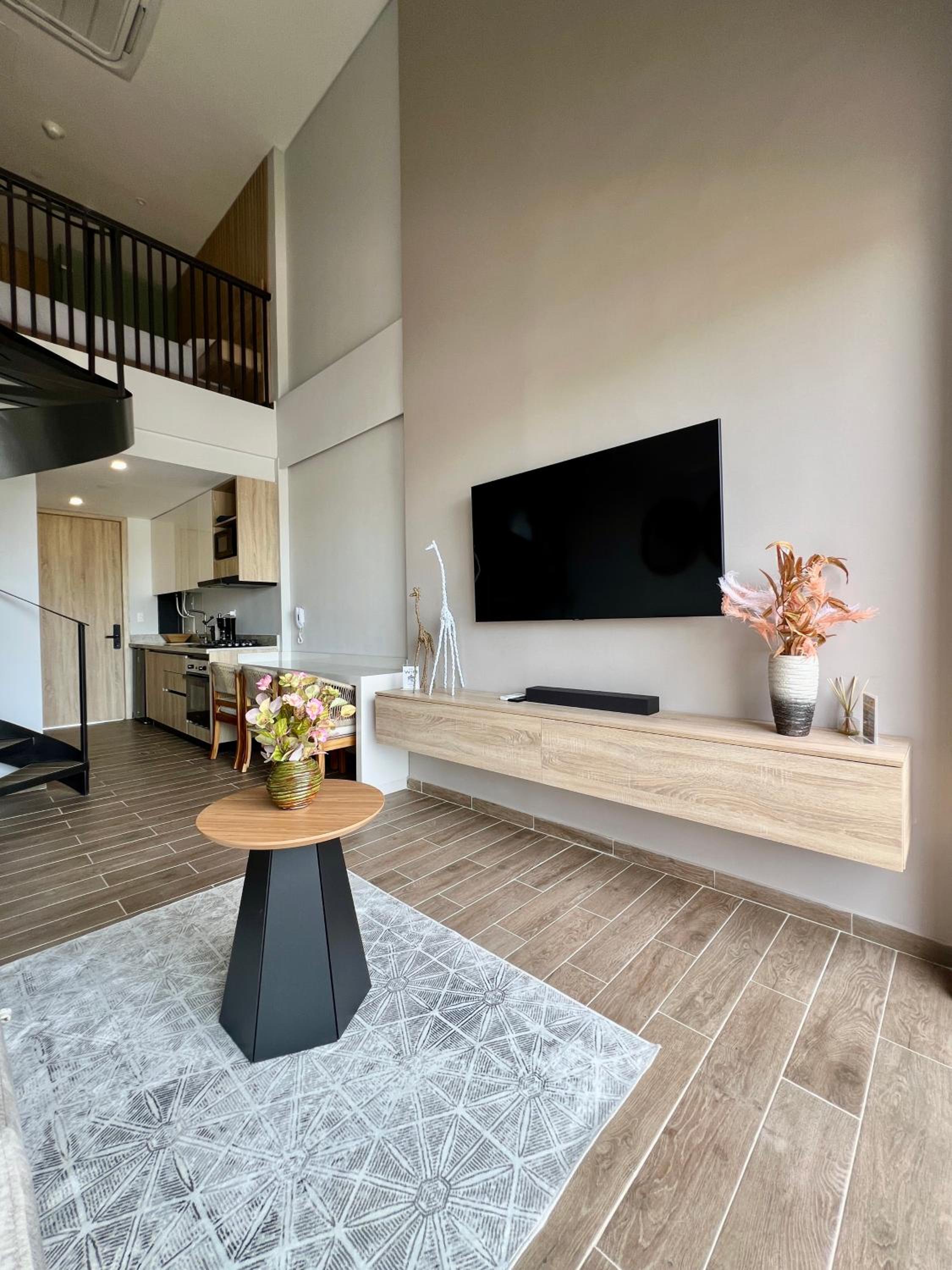 Beautiful! Brand New Apt old town