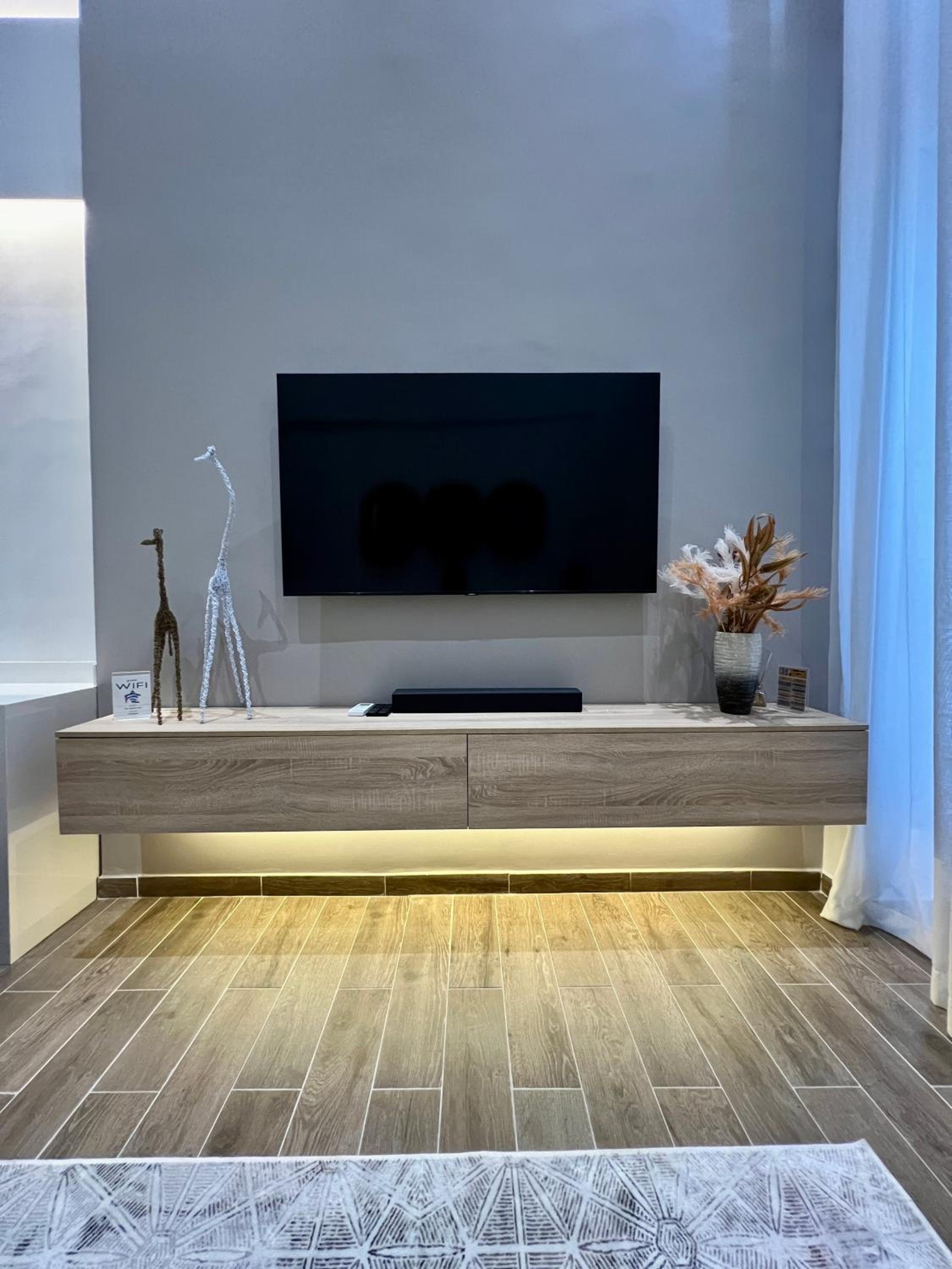 Beautiful! Brand New Apt old town