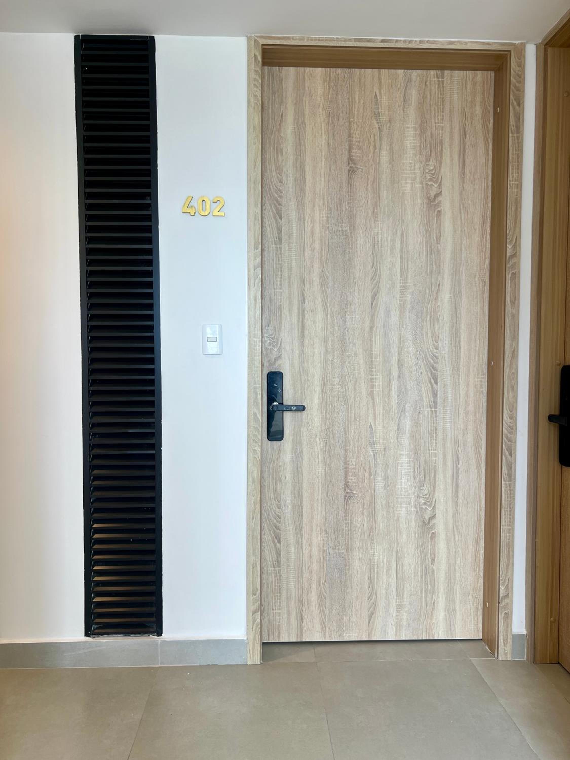 Beautiful! Brand New Apt old town