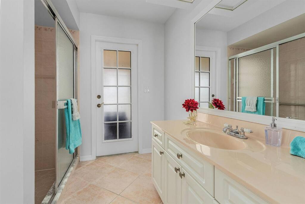 Charming Villa Chandelier located at an intersection - Property Image 1