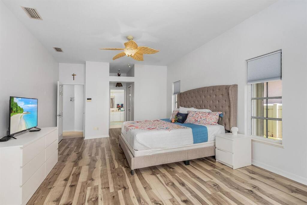 Charming Villa Chandelier located at an intersection - Property Image 2