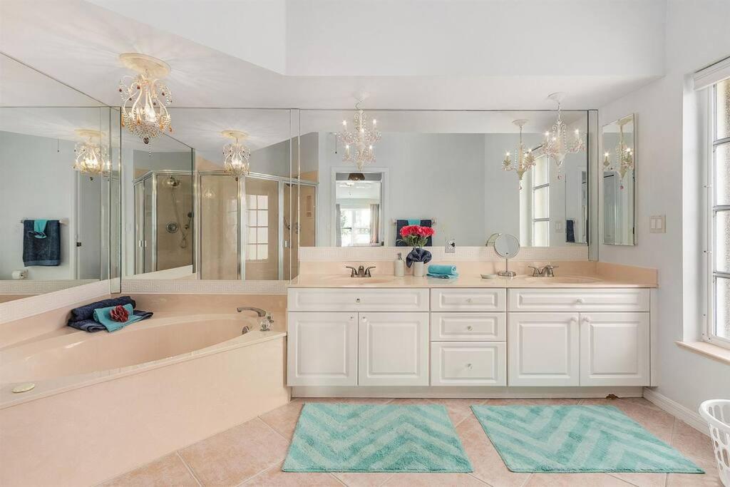Charming Villa Chandelier located at an intersection - Property Image 9