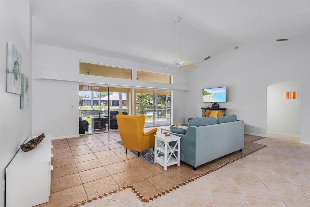 Charming Villa Chandelier located at an intersection - Property Image 6