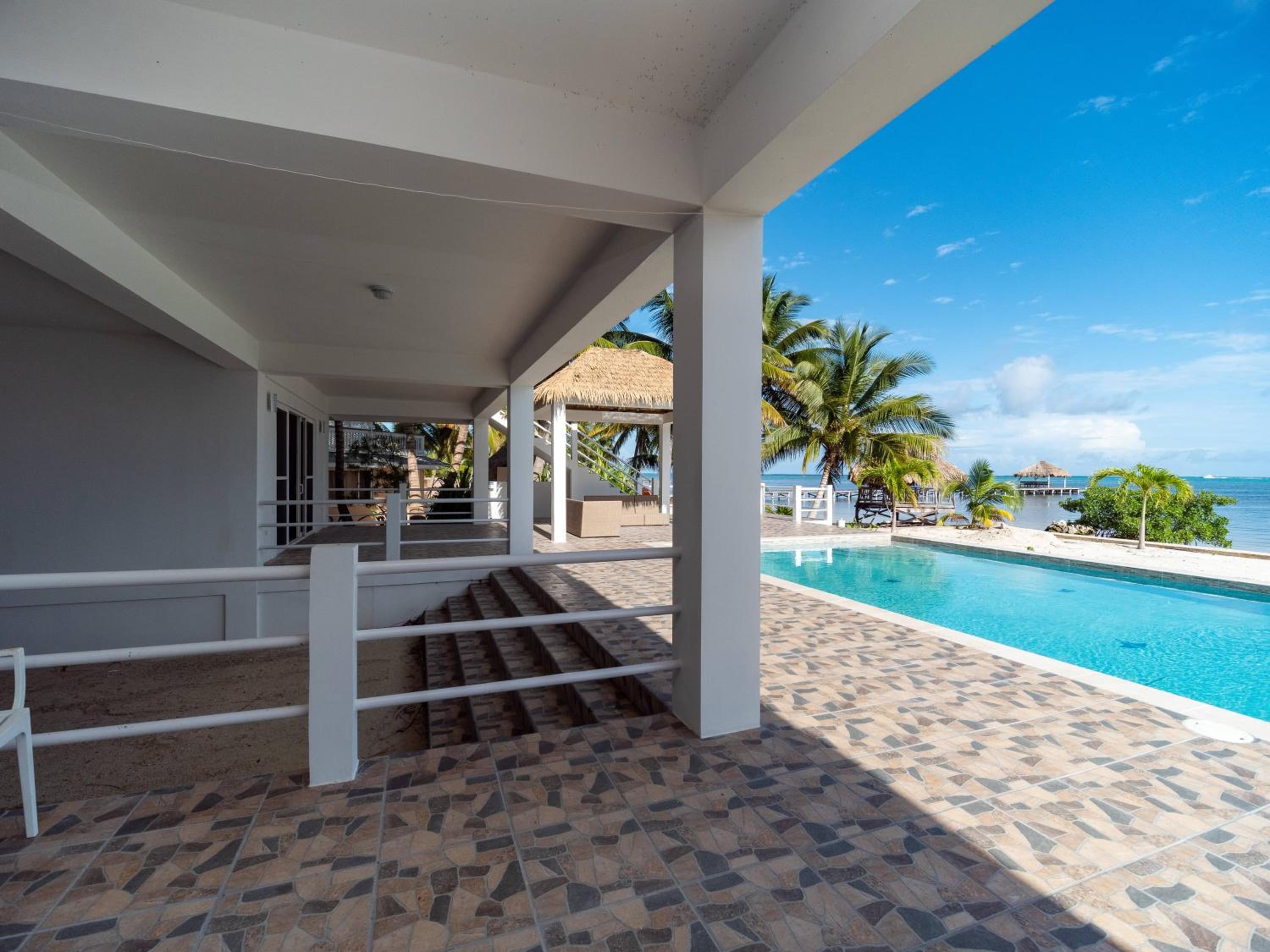 Bella Mar- Oceanfront Villa by Stay Floreo