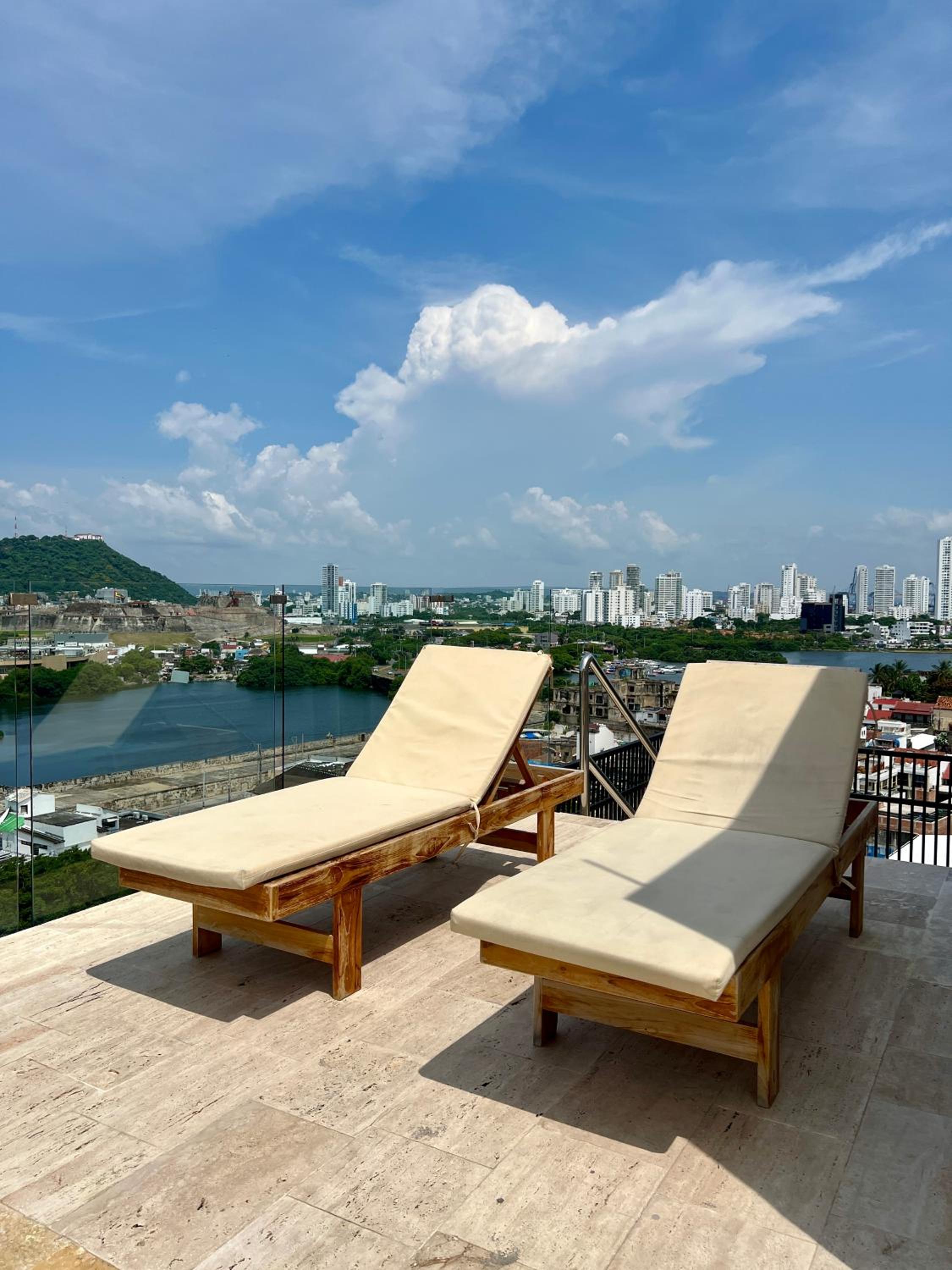 Beautiful! Brand New Apt old town