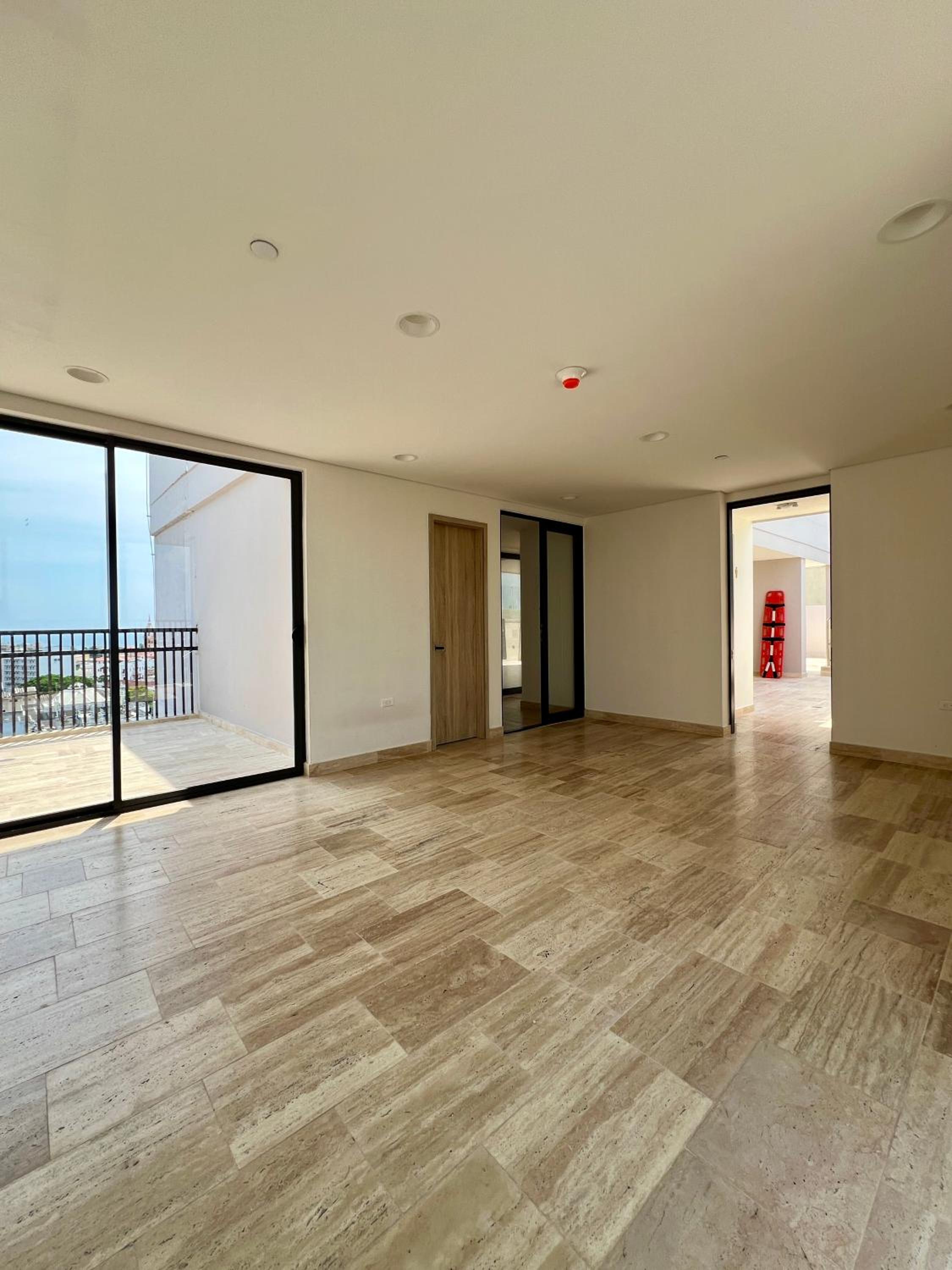 Beautiful! Brand New Apt old town