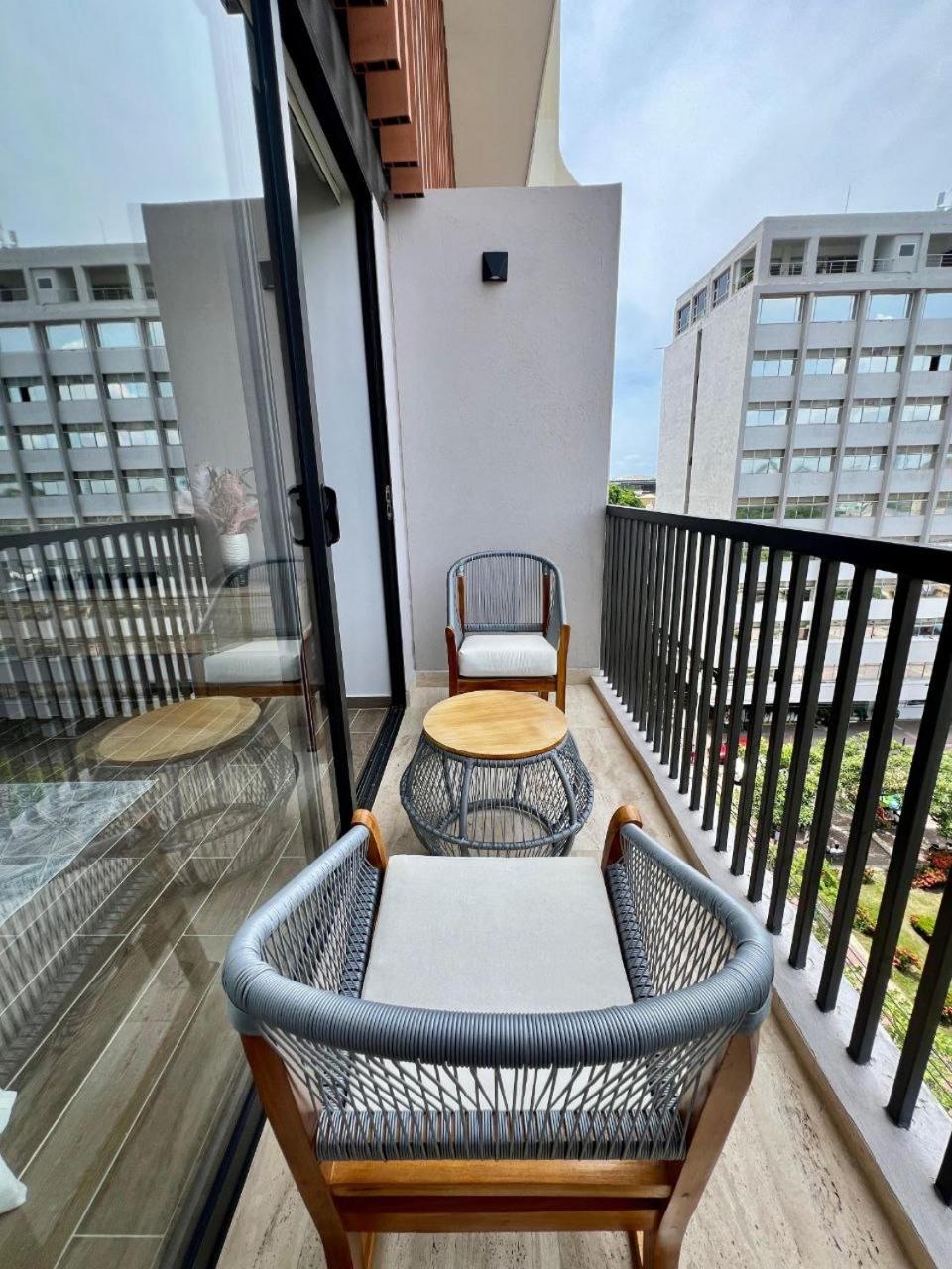Beautiful! Brand New Apt old town