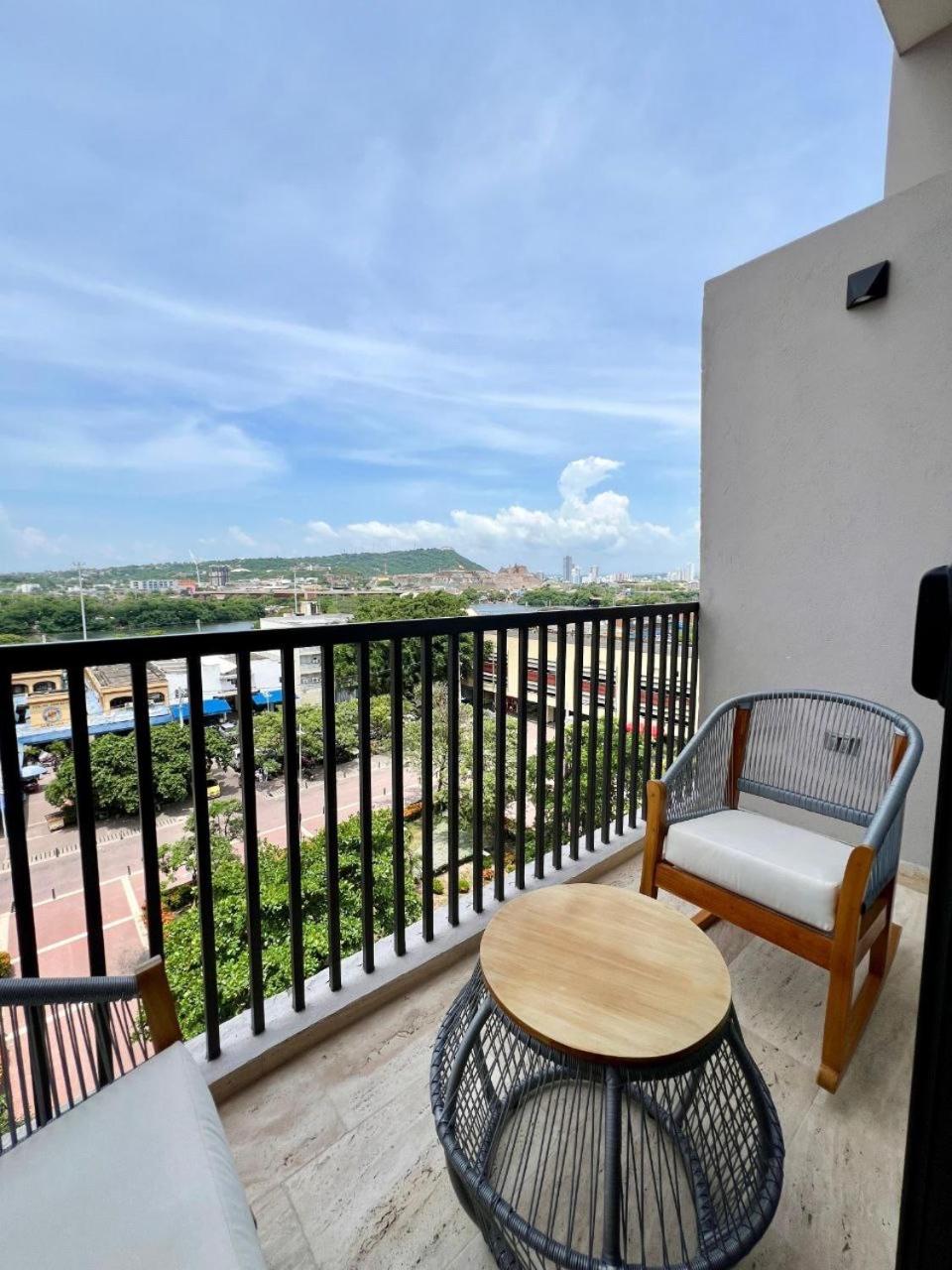 Beautiful! Brand New Apt old town