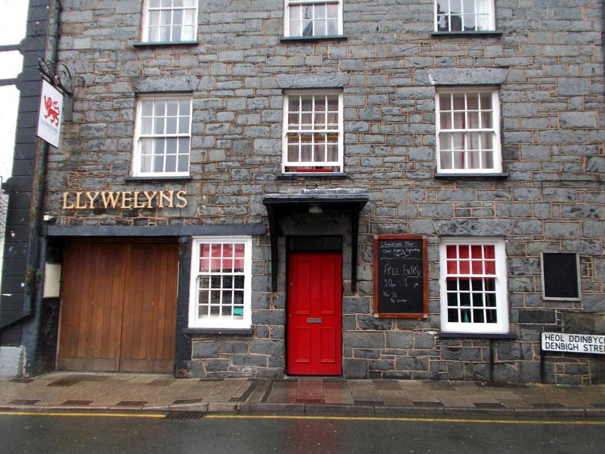 Apothecary Hall - Snowdonia view 2