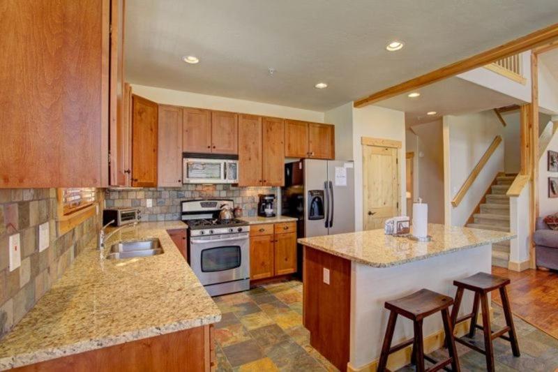 Private 2 Bedroom Townhome Located In East Keystone With Access To A Firepit, Hot Tub, And Billiards view 4